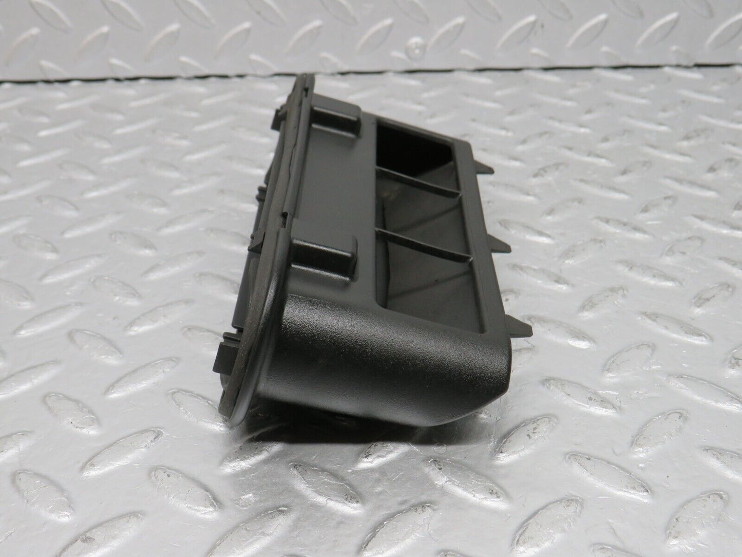 38676 Mercedes-Benz W201 190E 2.6L Trunk Breather Ventilation Valve Left 2018300242