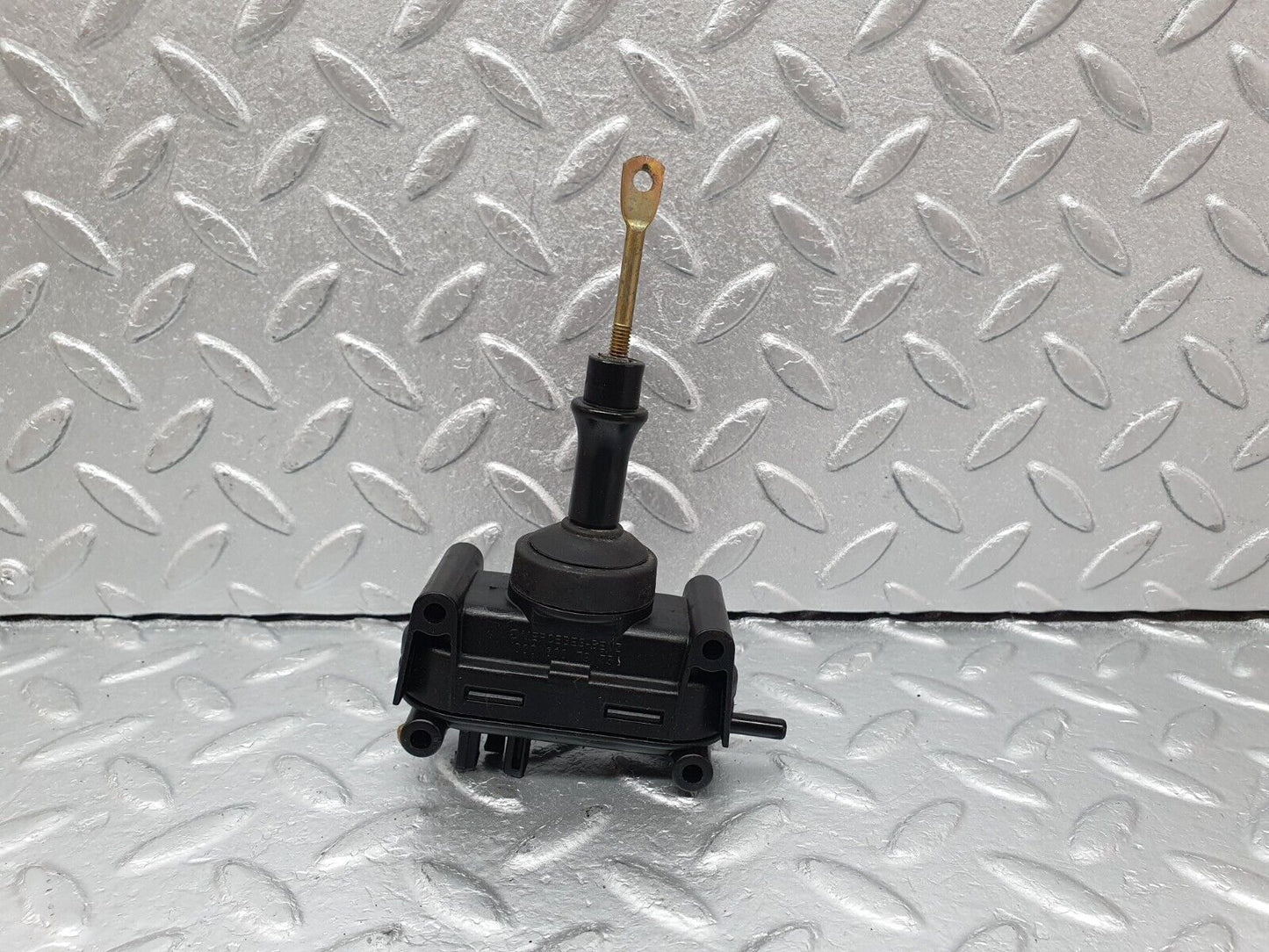 41511 Mercedes-Benz W124 200E Rear Door Lock Vacuum Actuator 0008007975