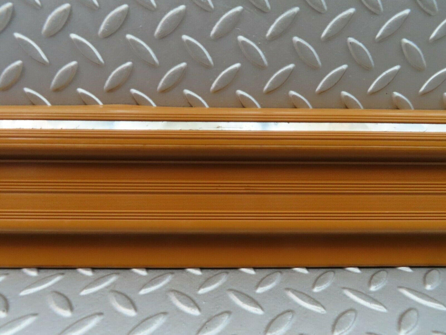 6042 Mercedes-Benz W126 380SE Front Left Door Sill