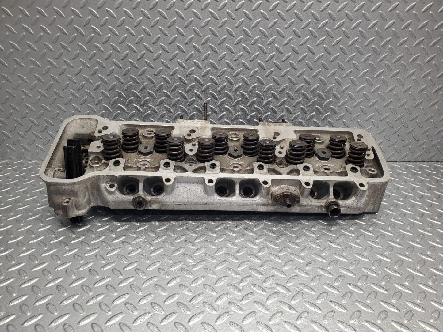 W112 cylinder head used OEM