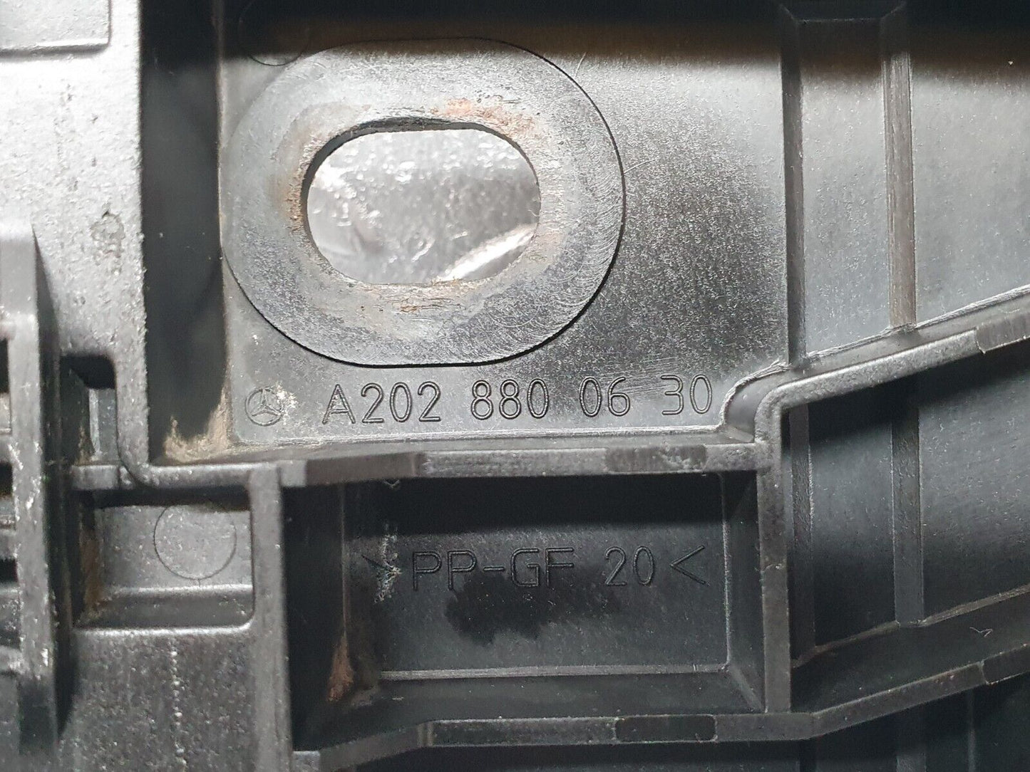 41748 Mercedes-Benz W202 C200 Rear Bumper Bracket 2028800630