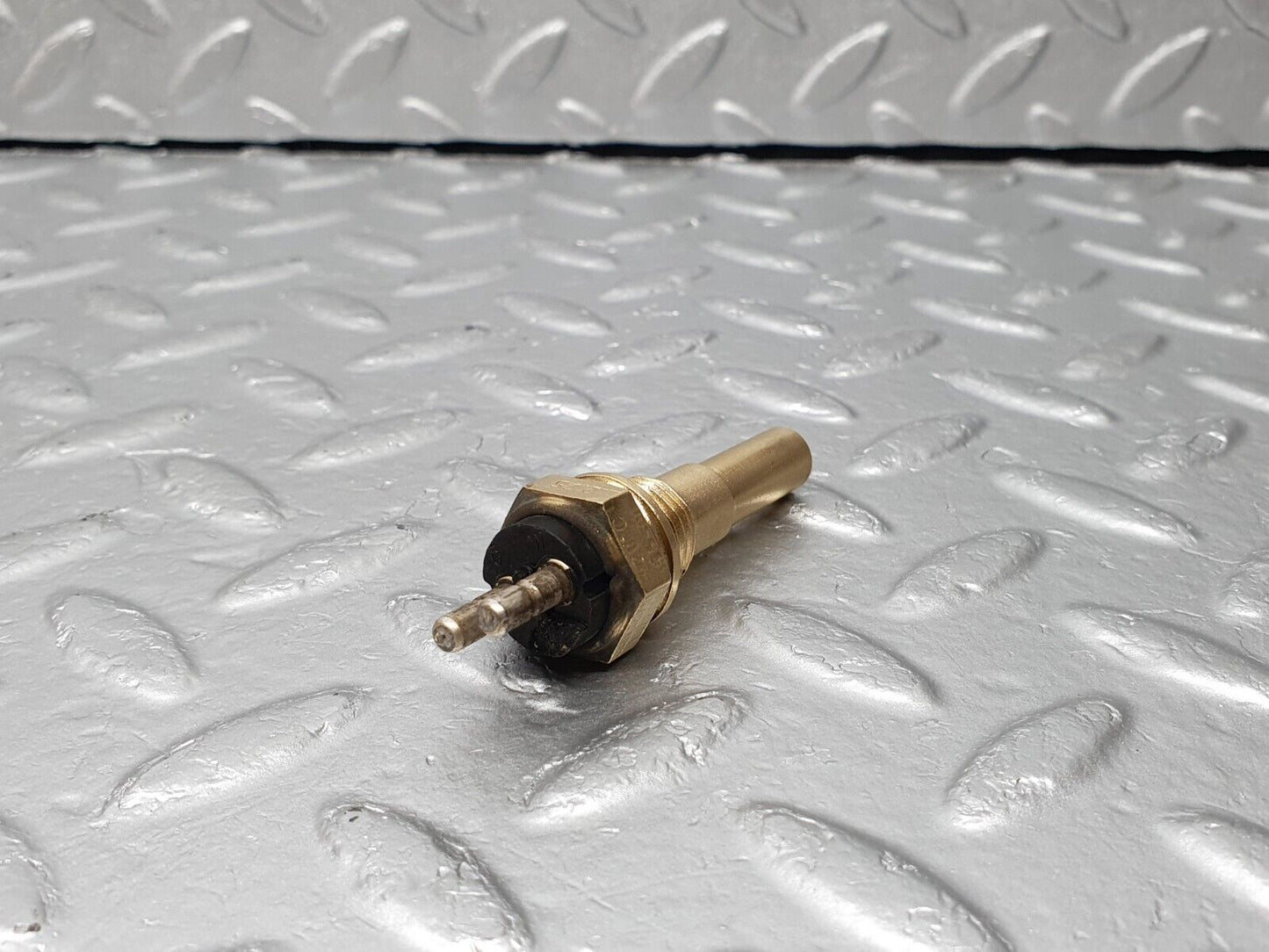 41354 Mercedes-Benz R107 Coupe Coolant Temperature Sensor VDO