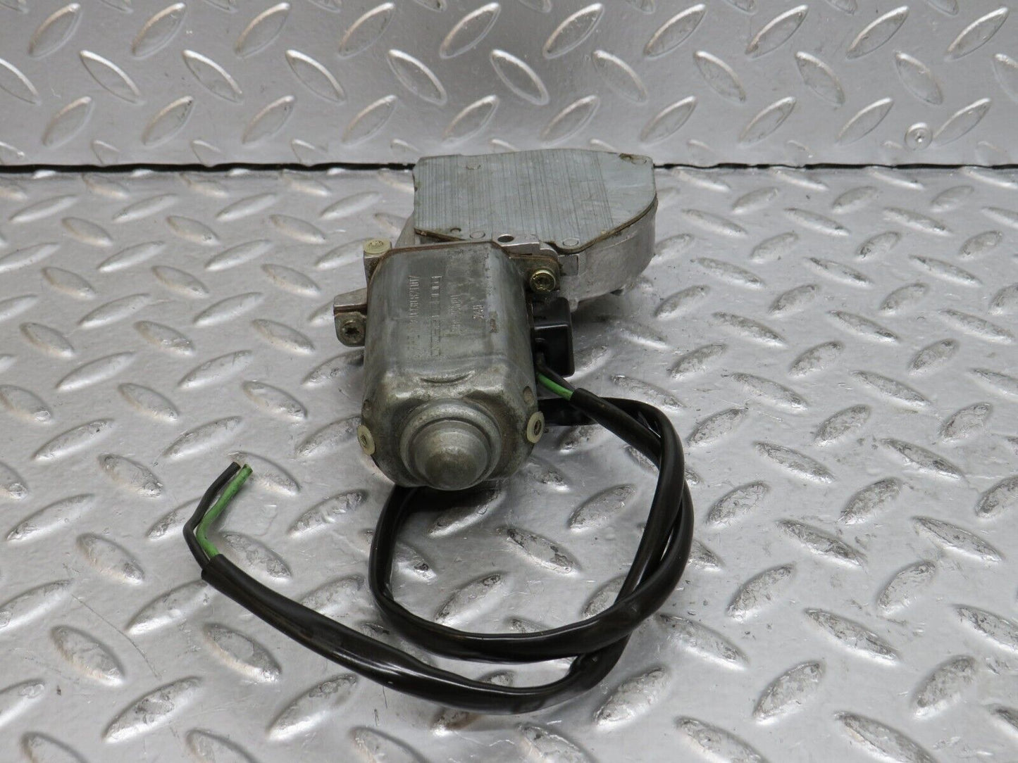 29666 Mercedes-Benz W123 230E Rear Left Window Regulator Motor 0130821017