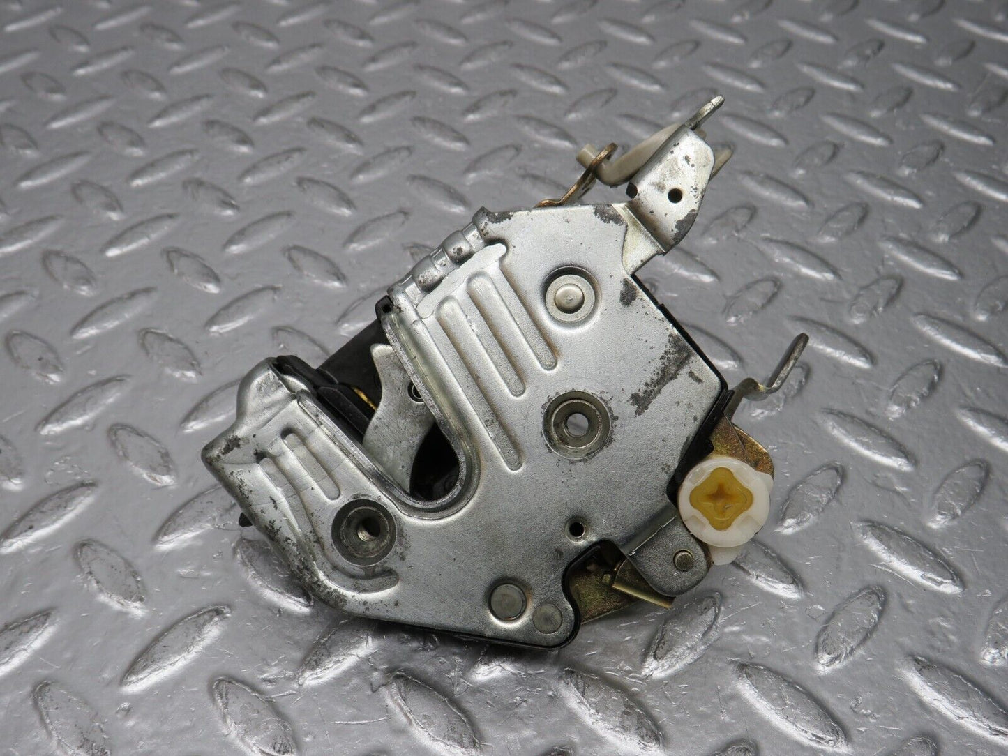 32452 Mercedes-Benz S124 300TE Wagon Front Right Door Lock Mechanism