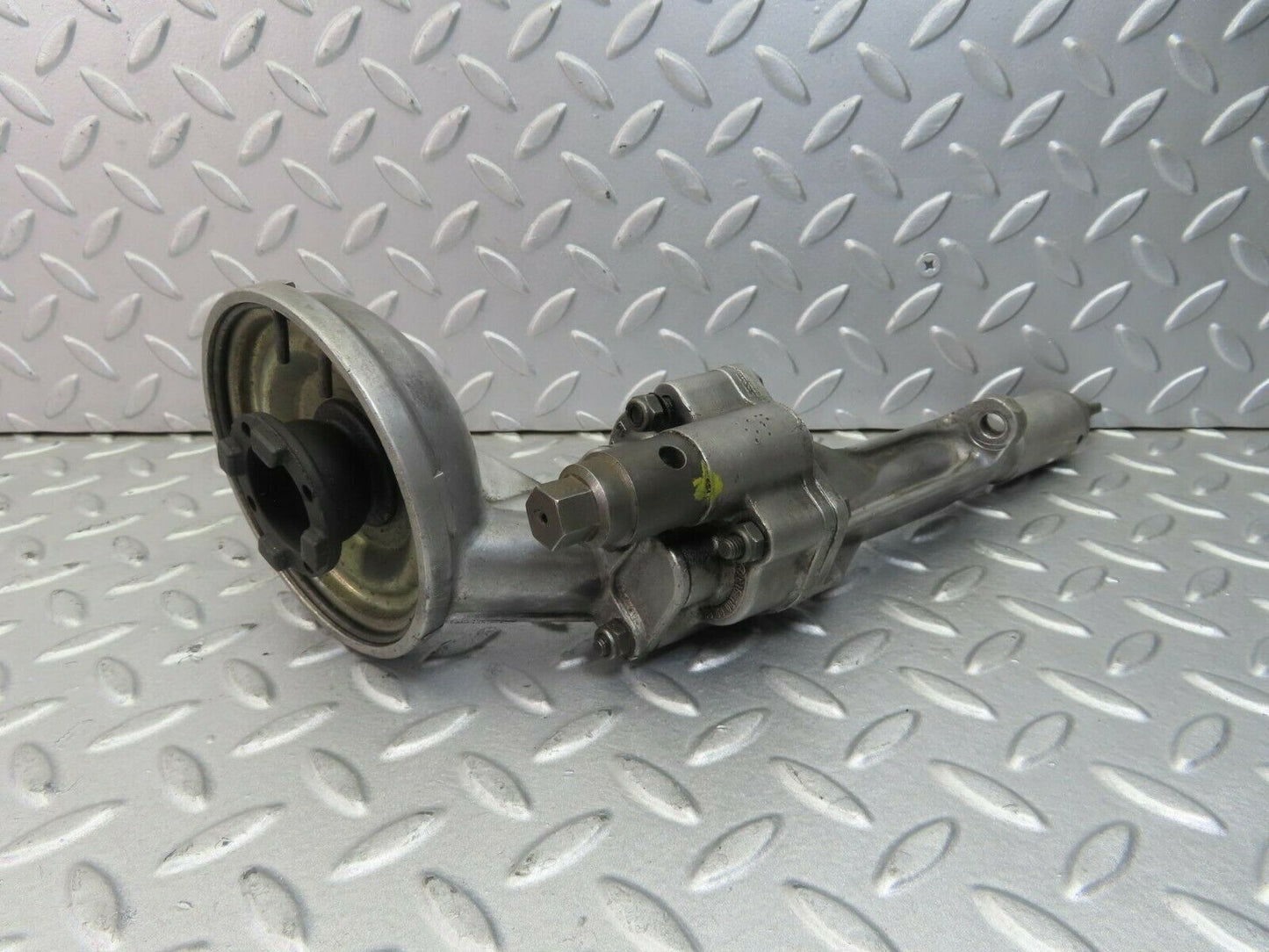 8815 Mercedes-Benz W115 Oil Pump 1151860101