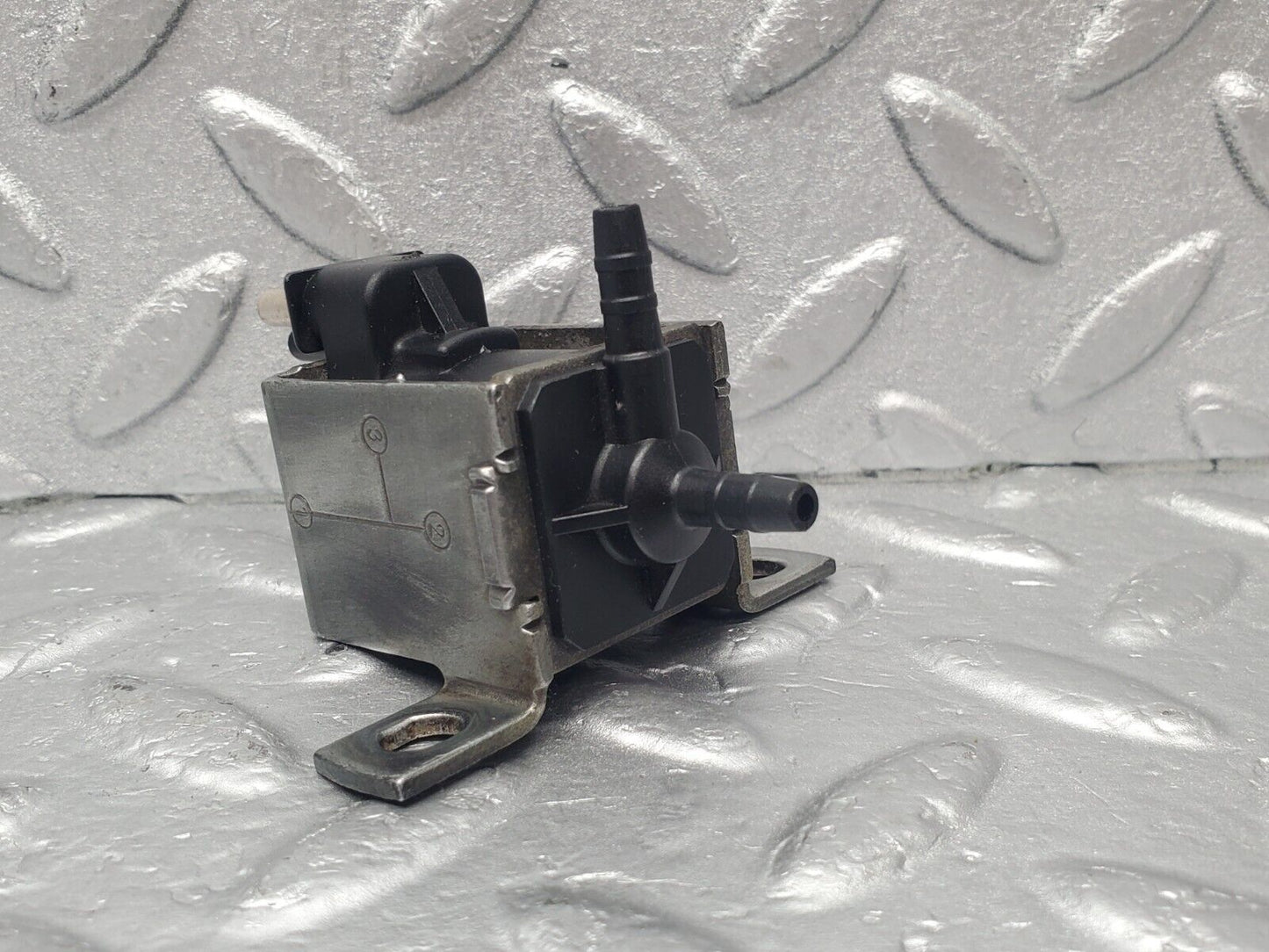 46213 Mercedes-Benz W124 280E Vacuum Control Valve 0015408697