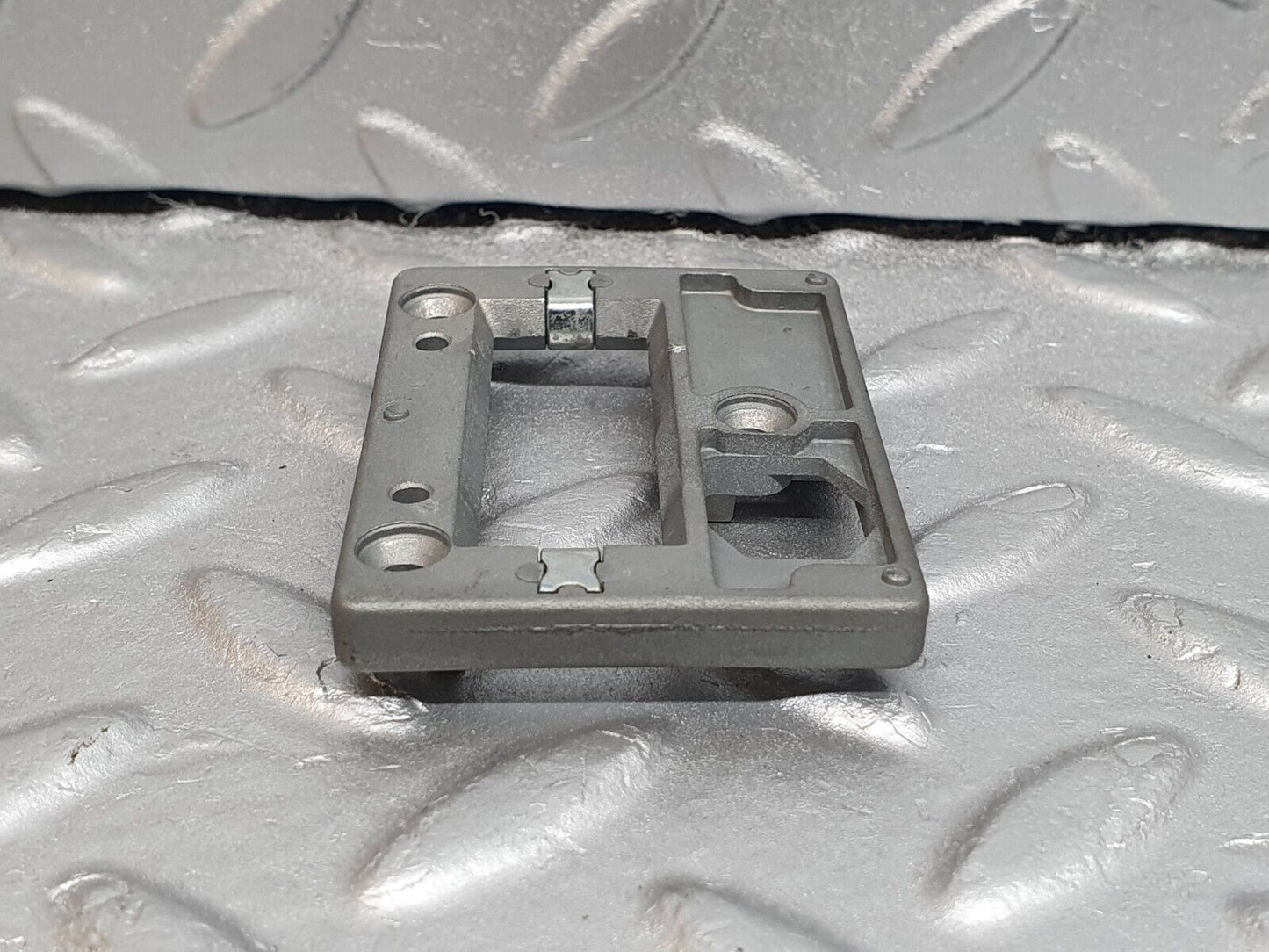 42082 Mercedes-Benz W202 C200 Rear View Mirror Bracket