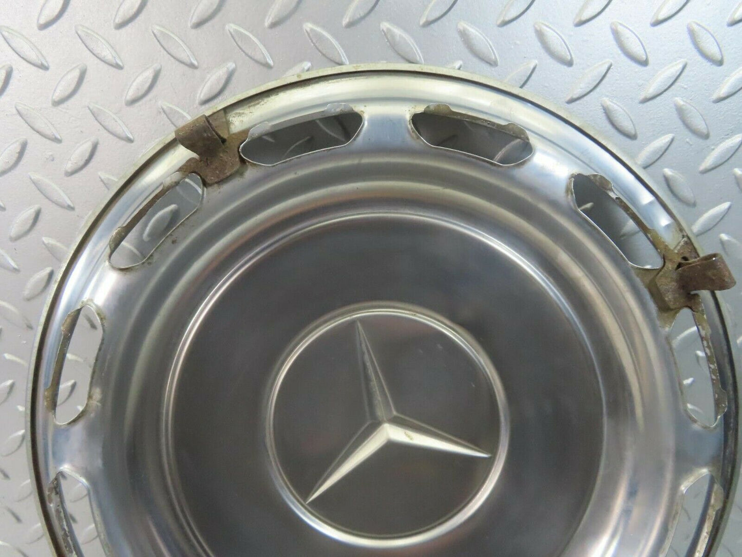 8420 Mercedes-Benz Vintage Wheel Trim Hub Cap 14