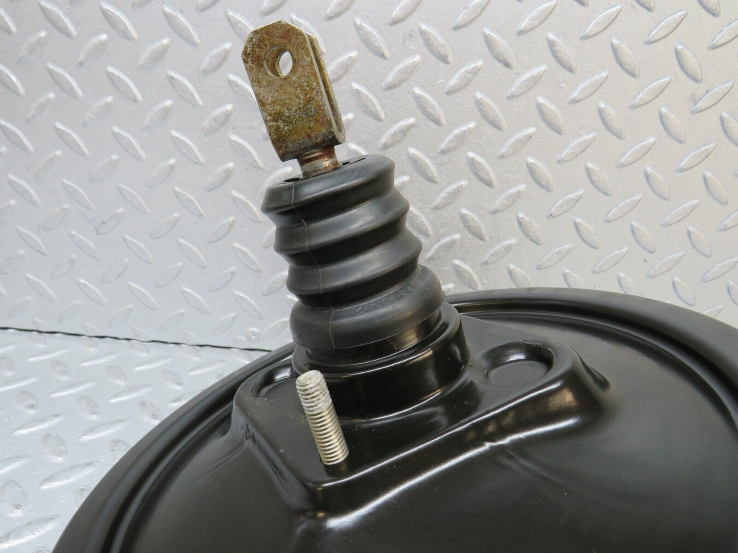 37968 Mercedes-Benz A124 320E Cabriolet Brake Booster Lucas 0044301630