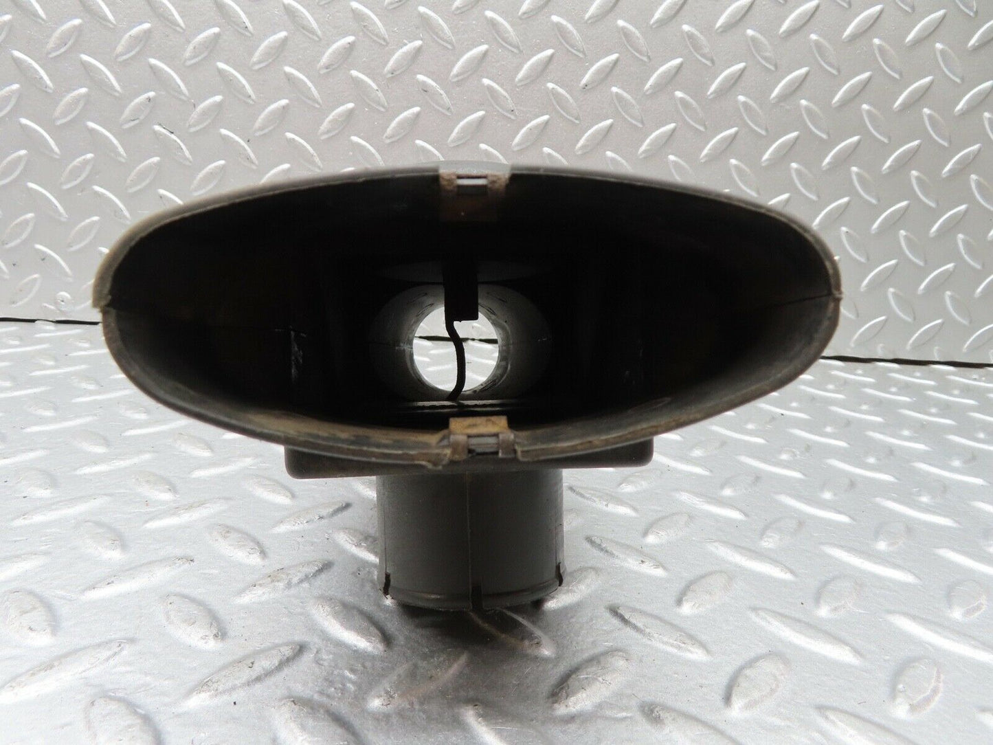 18190 Mercedes-Benz W123 200 Air Filter House Air Intake Valve