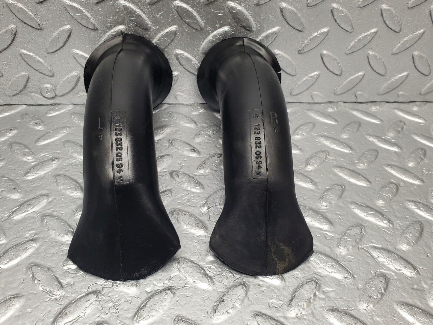 46441 Mercedes-Benz C123 280CE Coupe Water Drain Hose 2x 1238320594 1238320694