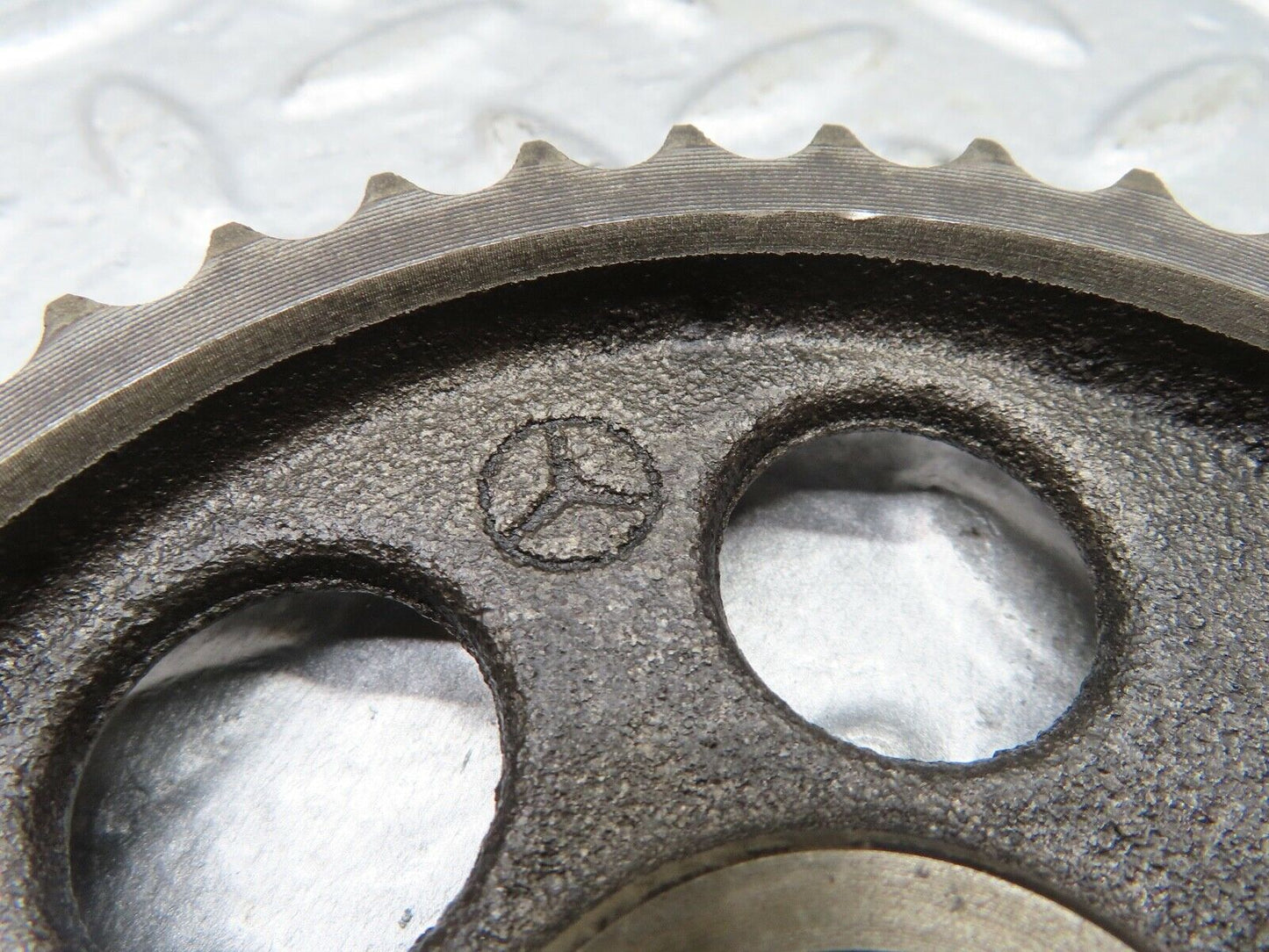 18071 Mercedes-Benz W123 200 Camshaft Timing Gear 1210520201