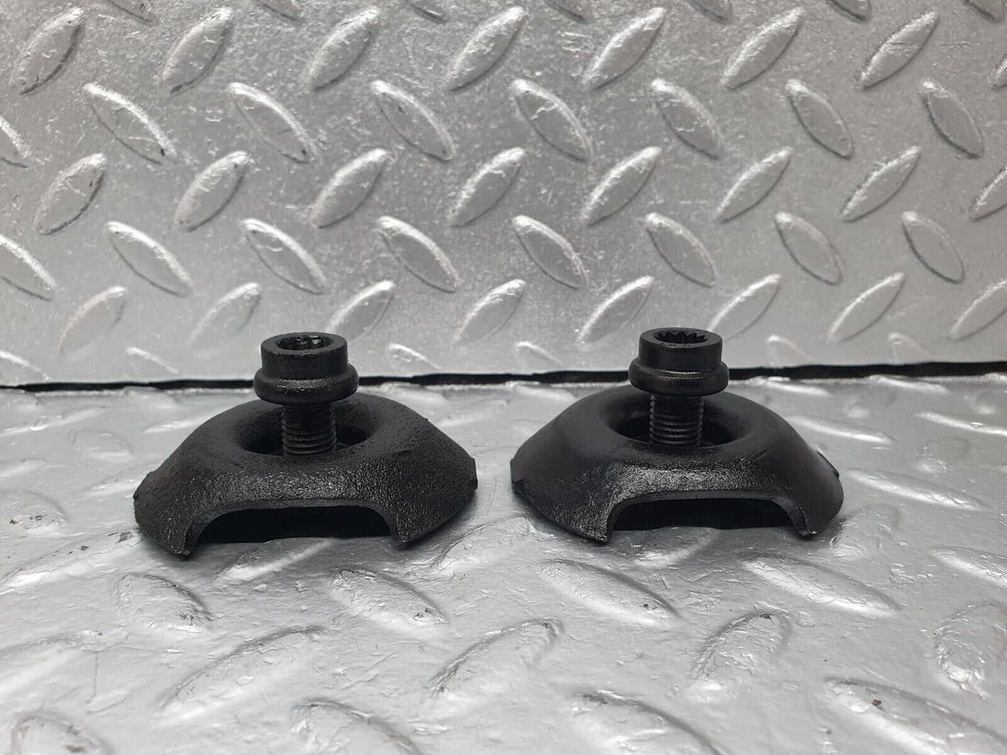 42598 Mercedes-Benz R129 320SL Coupe Rear Suspension Anti Roll Bar Bolt 2x