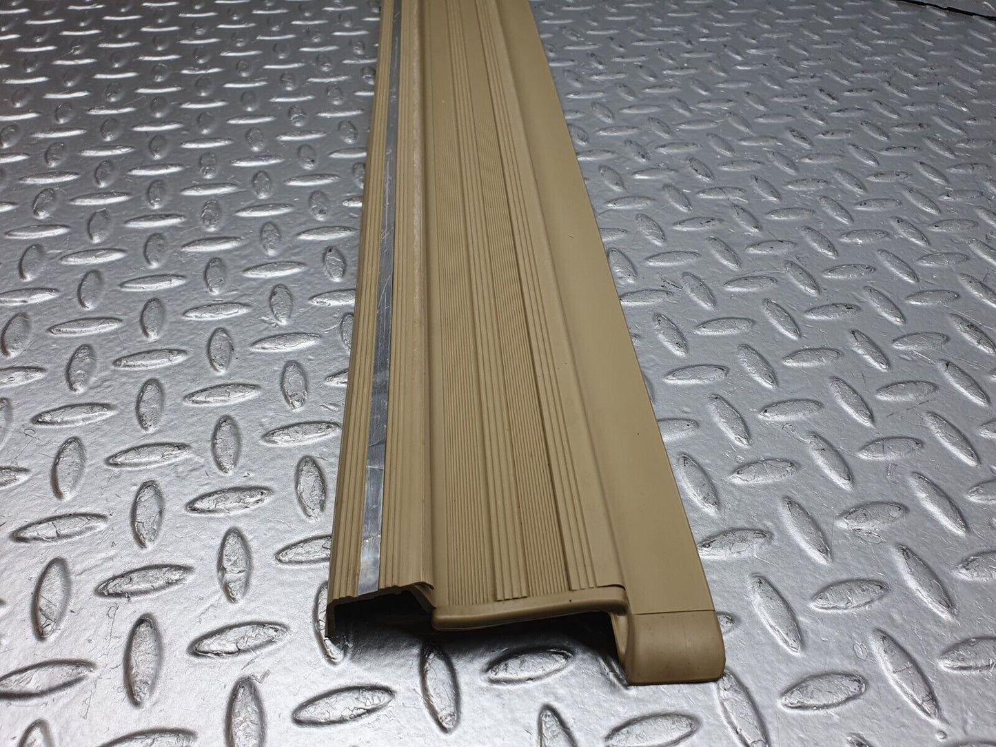 40942 Mercedes-Benz W126 300SE Front Left Door Sill Trim Beige