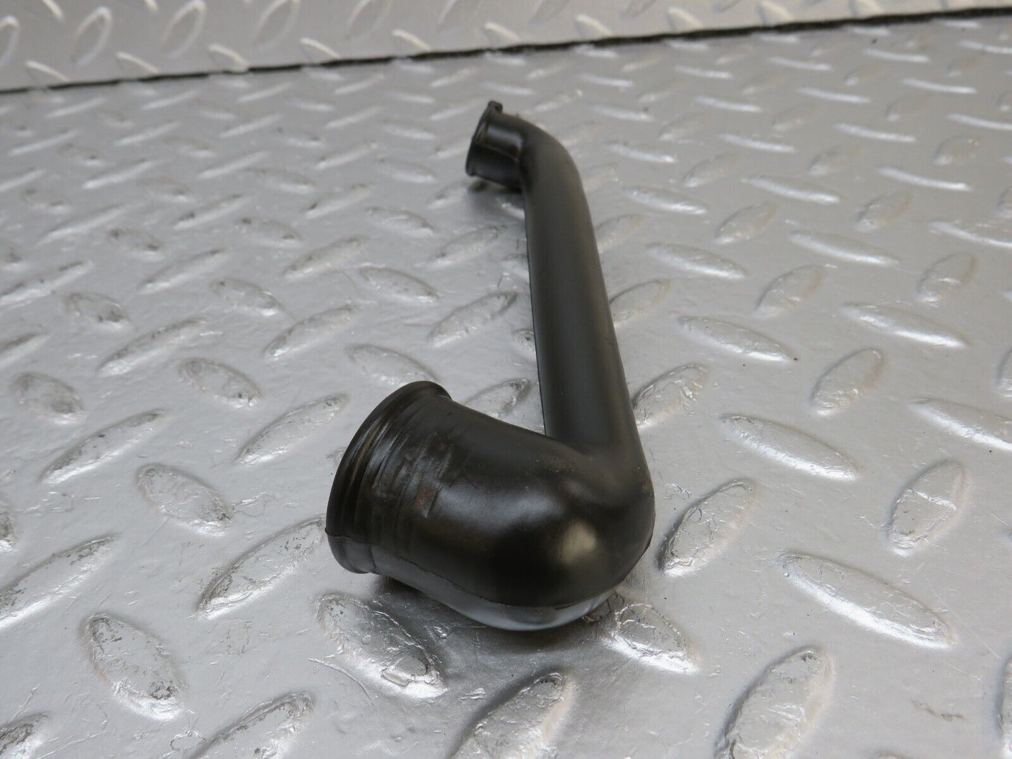 34452 Mercedes-Benz C126 380SEC Coupe Crankcase Breather Hose 1160940591