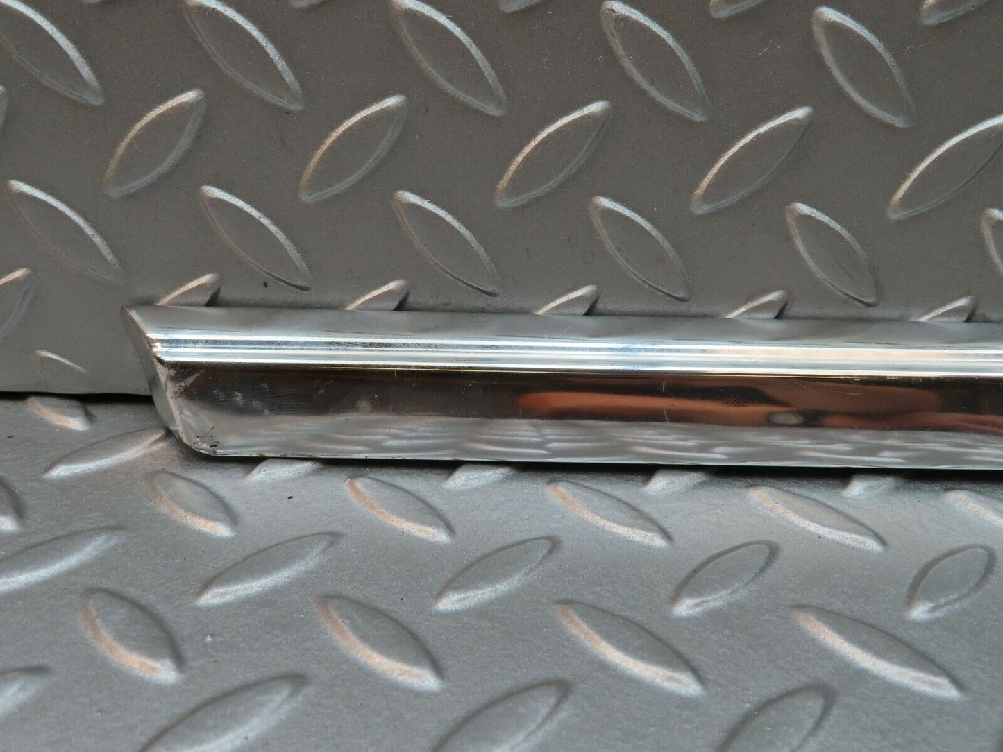 4691 Mercedes-Benz W114 280CE Coupe Right Door Chrome Moulding Trim