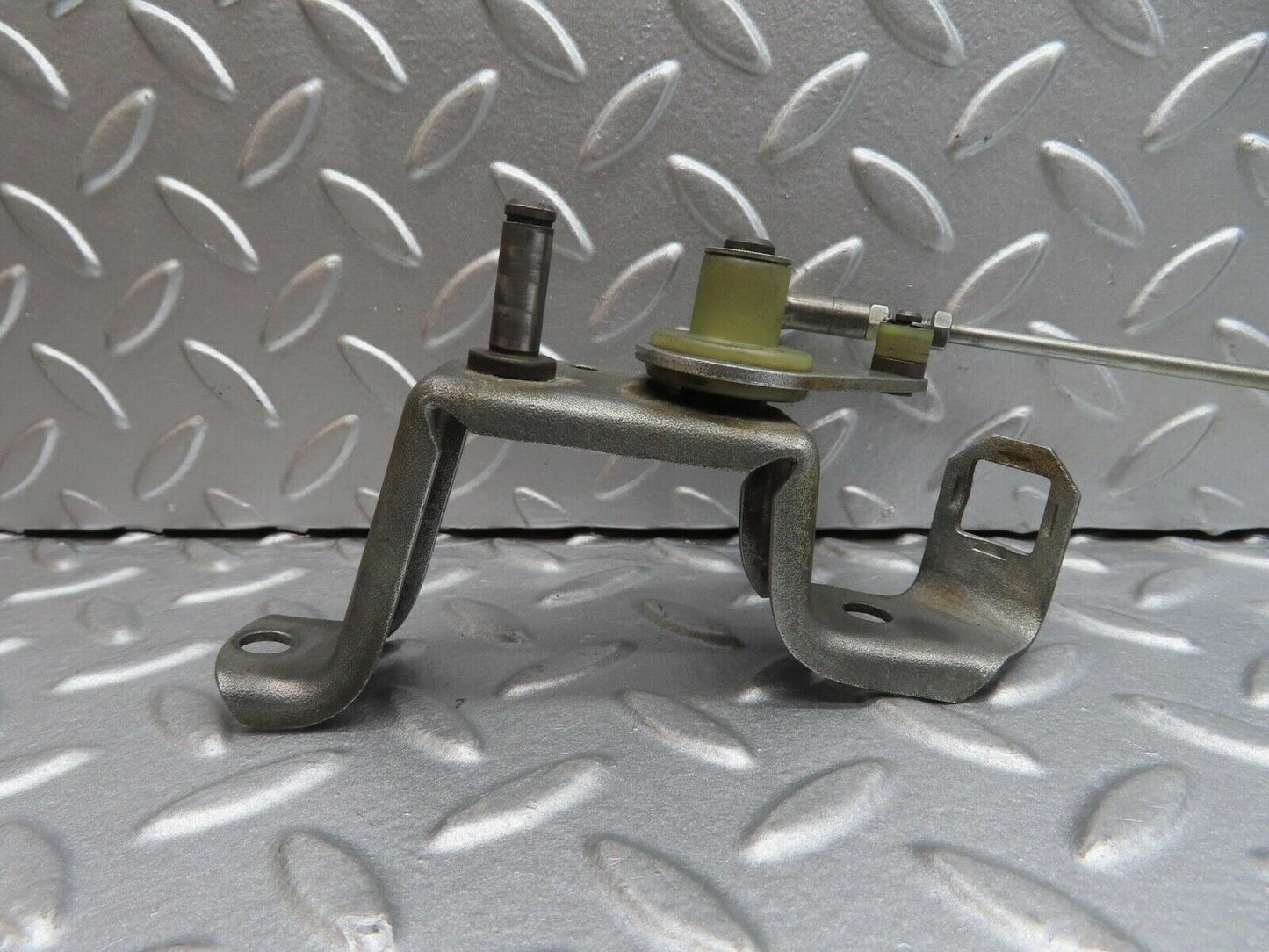 14425 Mercedes-Benz W116 350SE Throttle Linkage