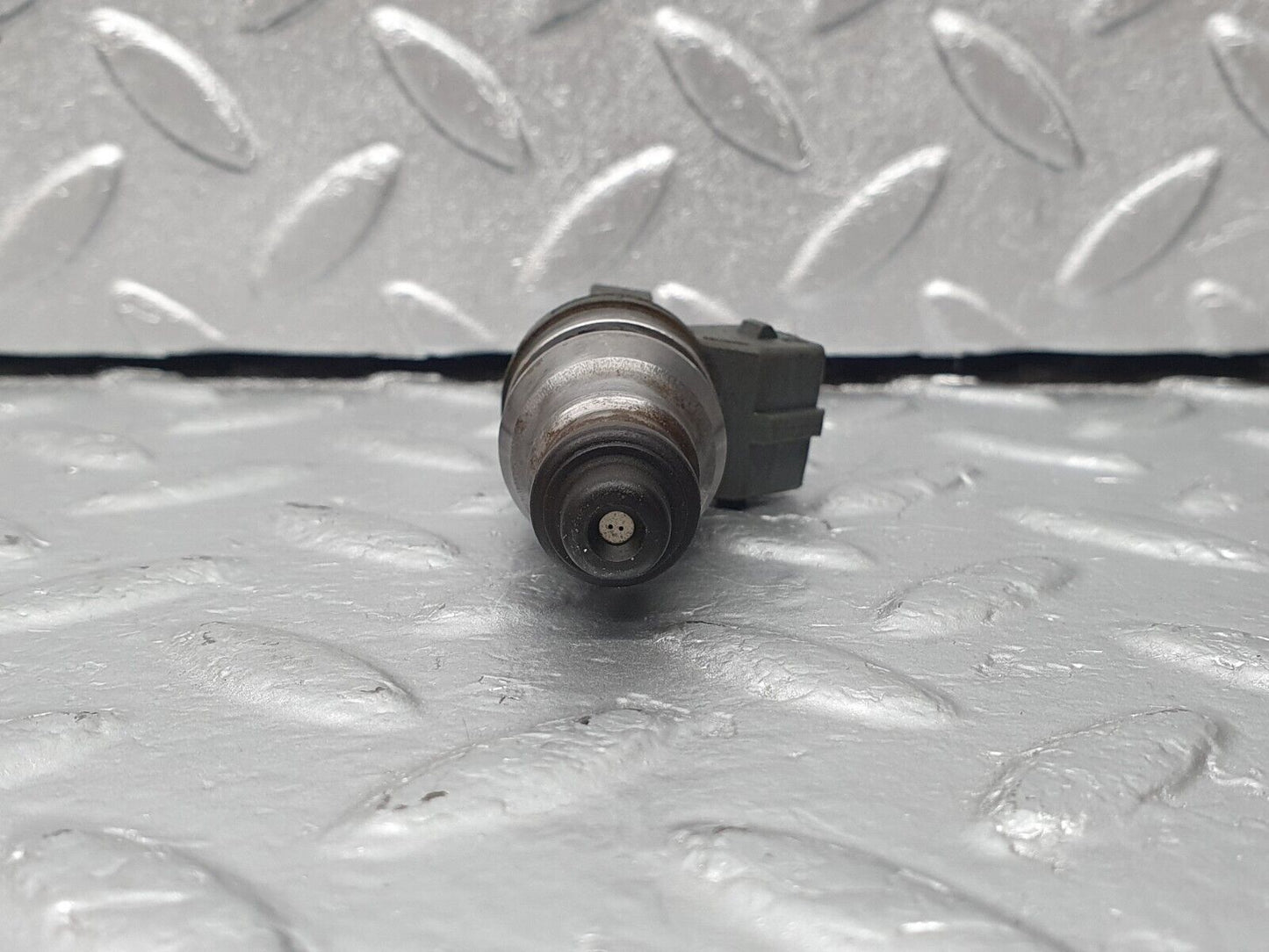 42369 Mercedes-Benz R129 320SL Coupe Fuel Injector Bosch 0000787323 0280155209