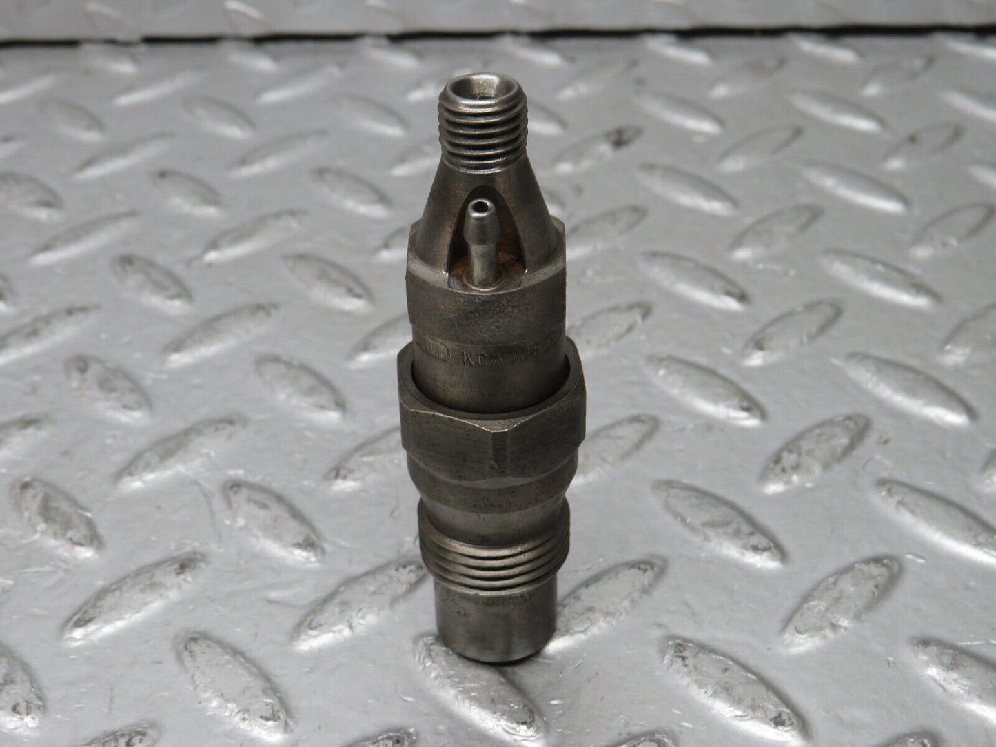 32903 Mercedes-Benz W123 300D Fuel Injector Bosch KCA30S35/4