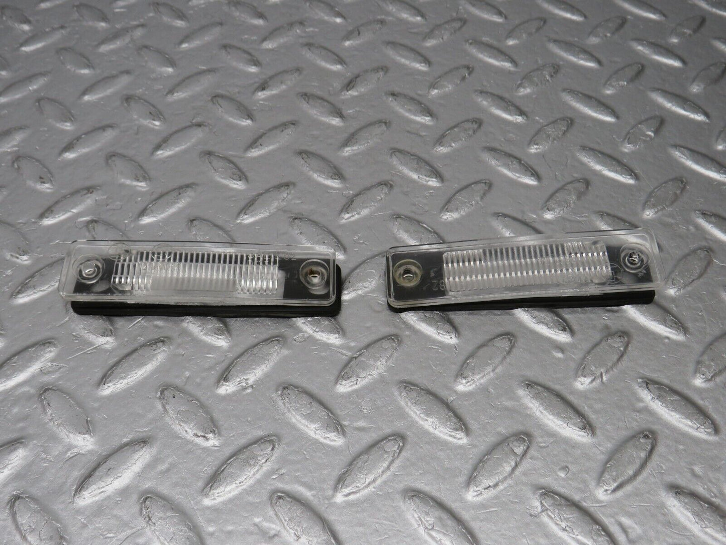 39136 Mercedes-Benz R107 500SL number Plate Light Lens 12981R4