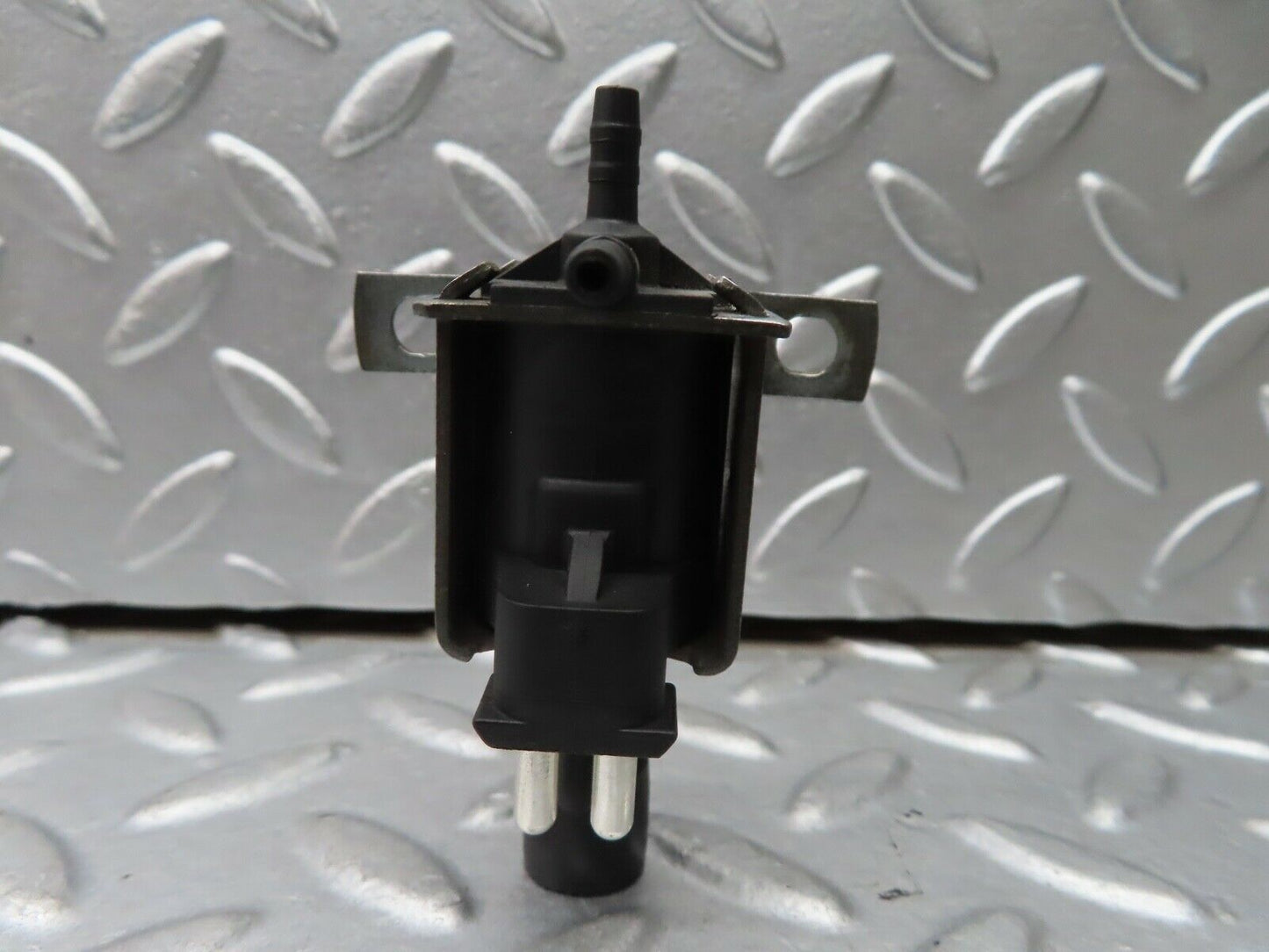 21591 Mercedes-Benz W126 300SE Vacuum Control Valve Pierburg 0015407097