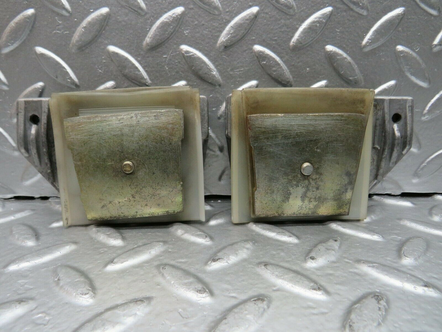 22640 Mercedes-Benz C124 E220 Coupe Door Window Guide Pad Pair 1247250132