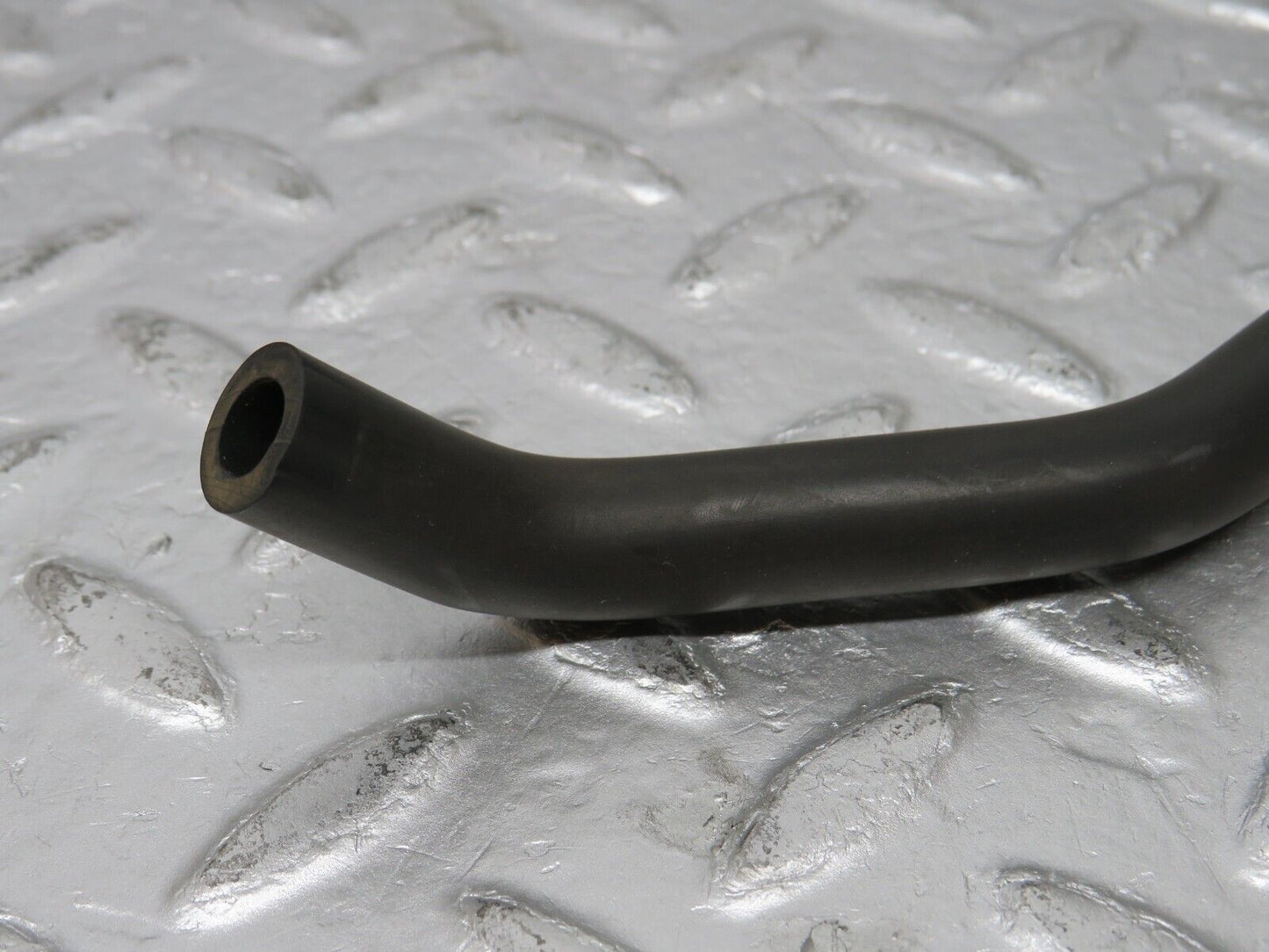 33733 Mercedes-Benz W201 190E 2.0L Crankcase Breather Pipe 1020943882