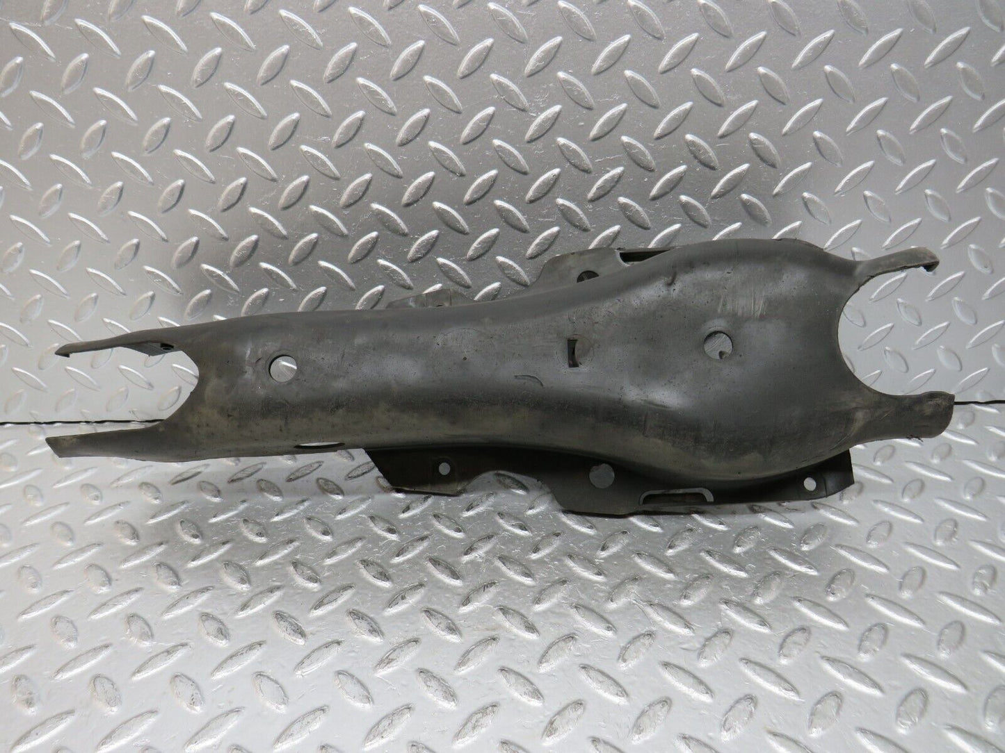 30209 Mercedes-Benz W220 S430 Rear Right Control Arm Cover 2203521188