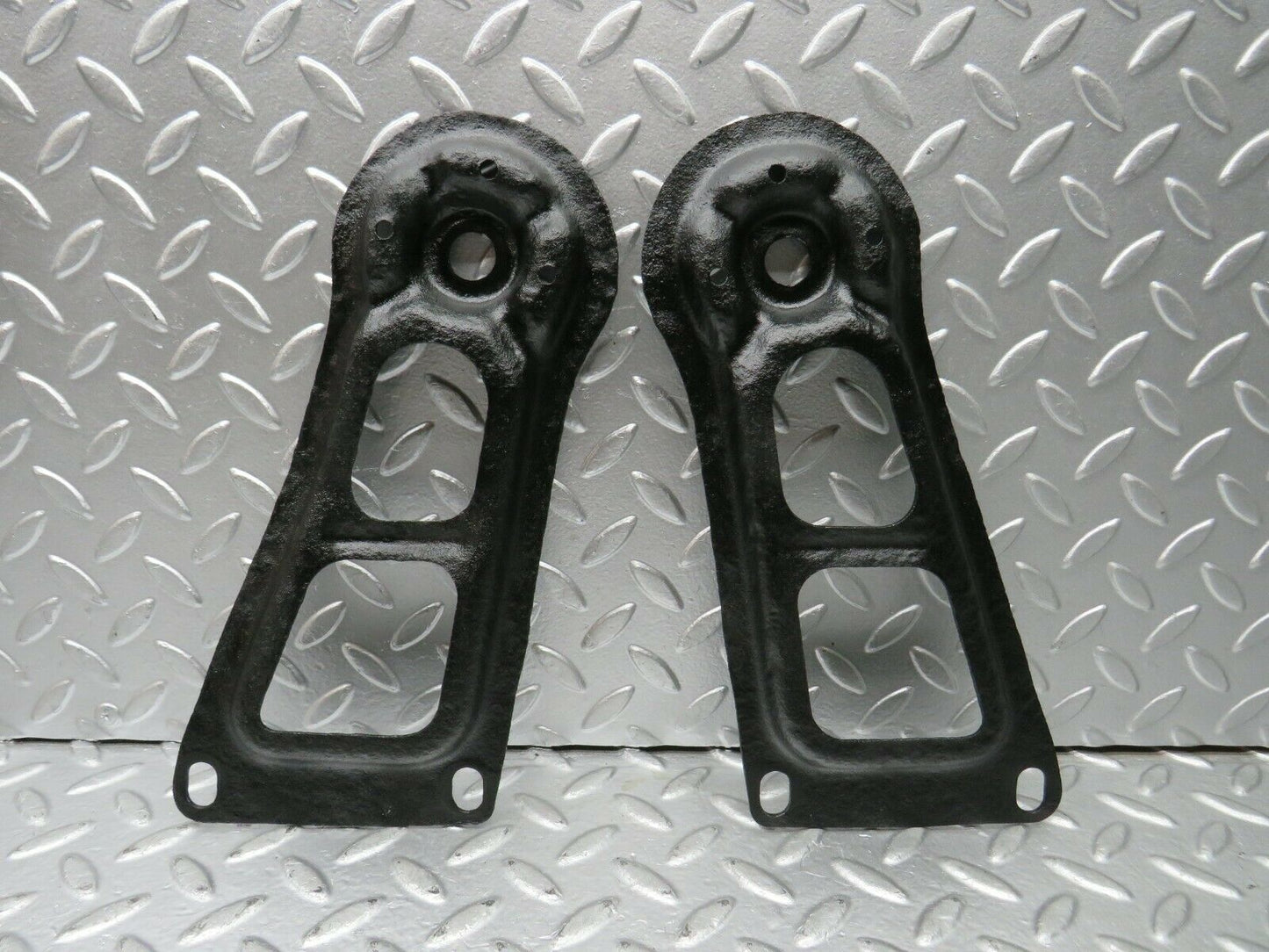 23059 Mercedes-Benz C123 230CE Coupe Rear Suspension Axle Mounting Bracket