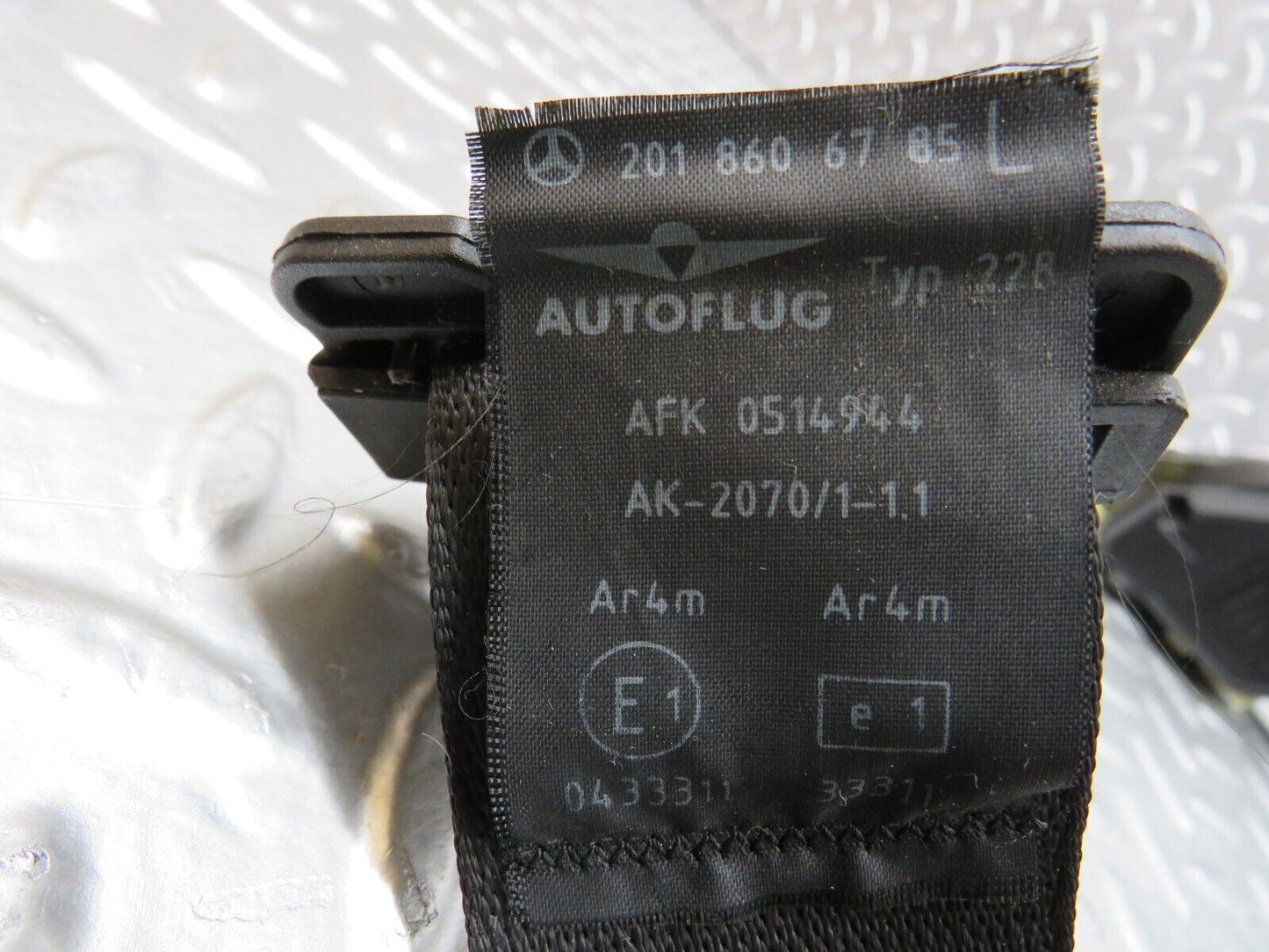 25176 Mercedes-Benz W201 190D Front Left Seat Belt With Buckle 2018606785