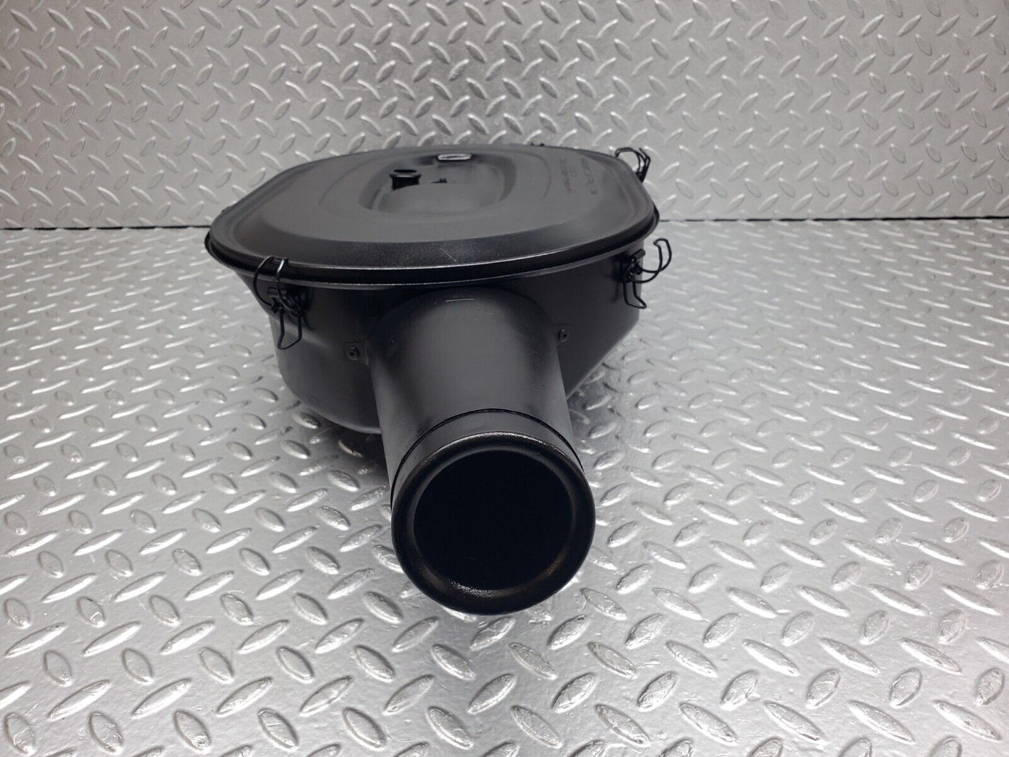 44470 Mercedes-Benz W123 280E Air Filter Box Housing 0110949702