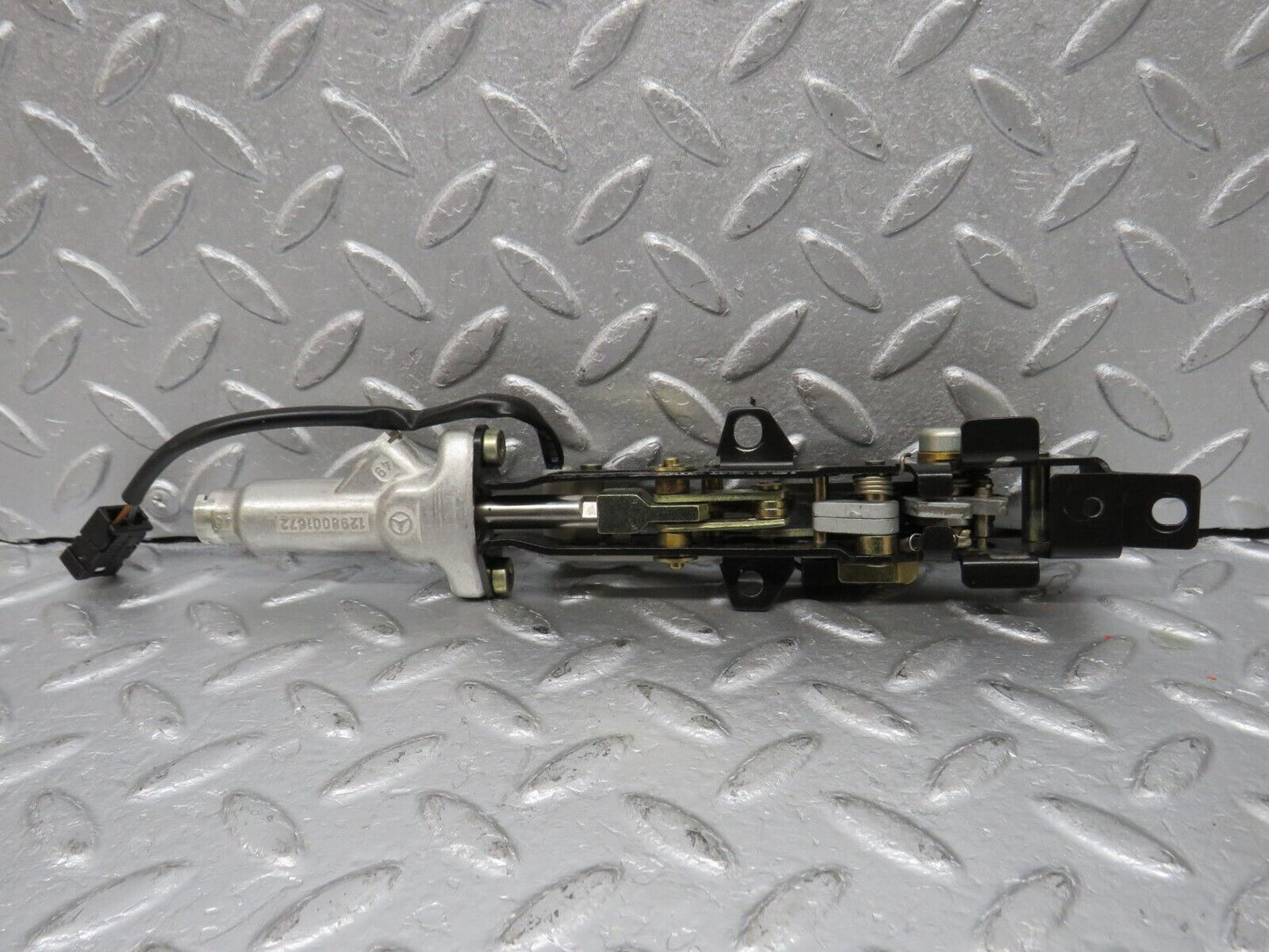 39618 Mercedes-Benz R129 320SL Coupe Soft Top Lock Latch Left 1298000774 1298001672