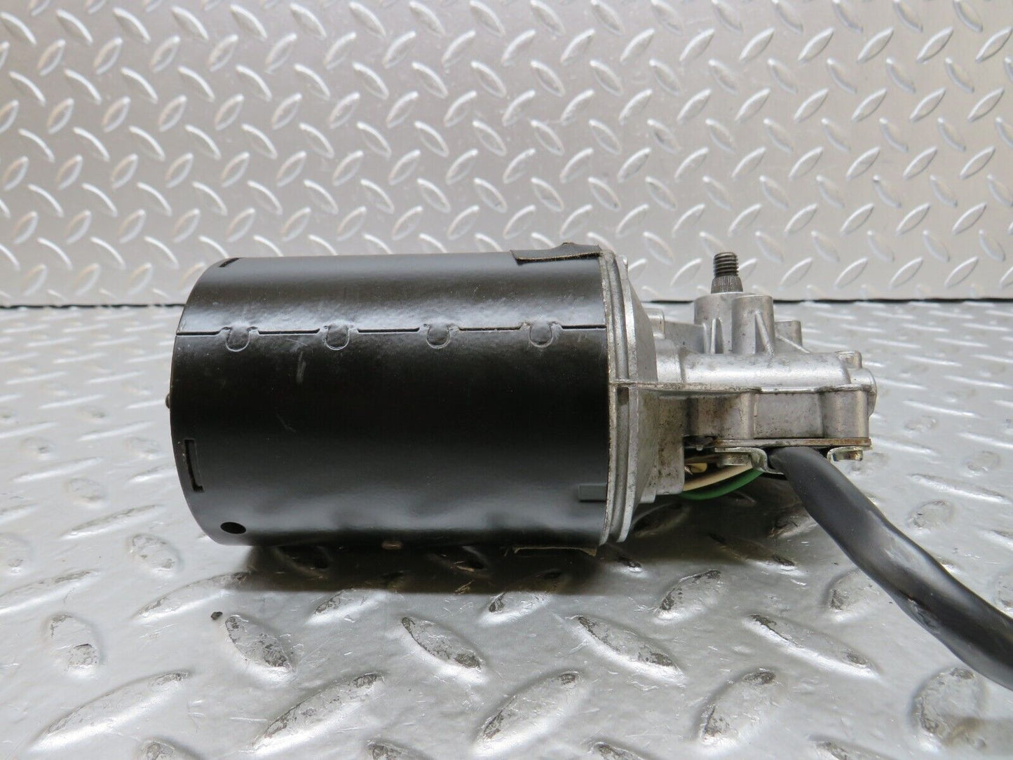 27300 Mercedes-Benz W123 280E Wiper Motor Bosch 0390341077