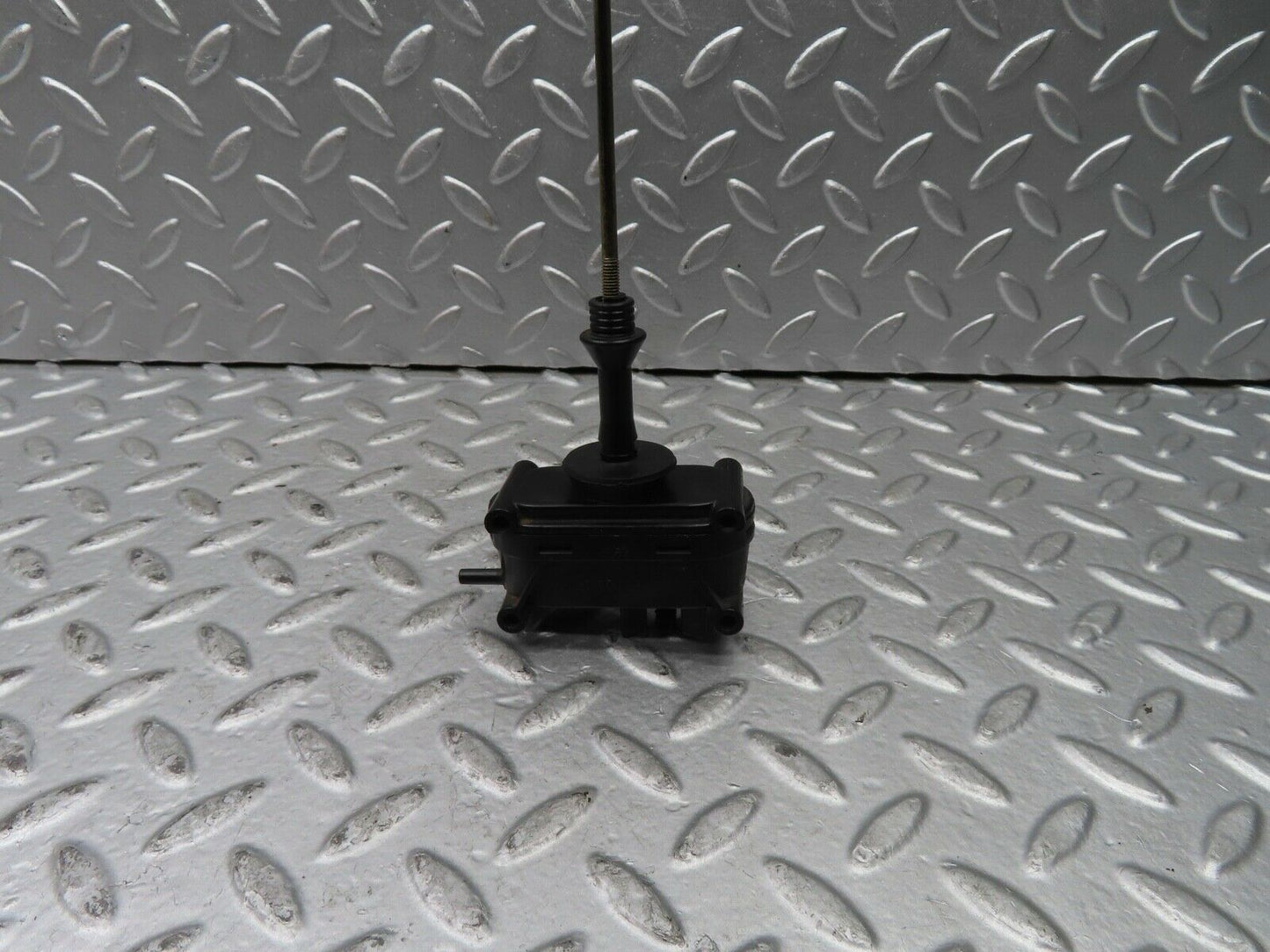 21445 Mercedes-Benz W126 300SE Rear Door Lock Vacuum Actuator