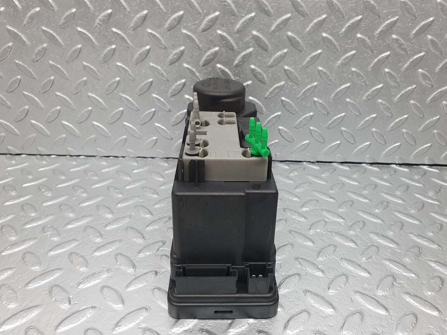 41959 Mercedes-Benz W202 C200 Central Locking Vacuum Pump Hella 2108001048