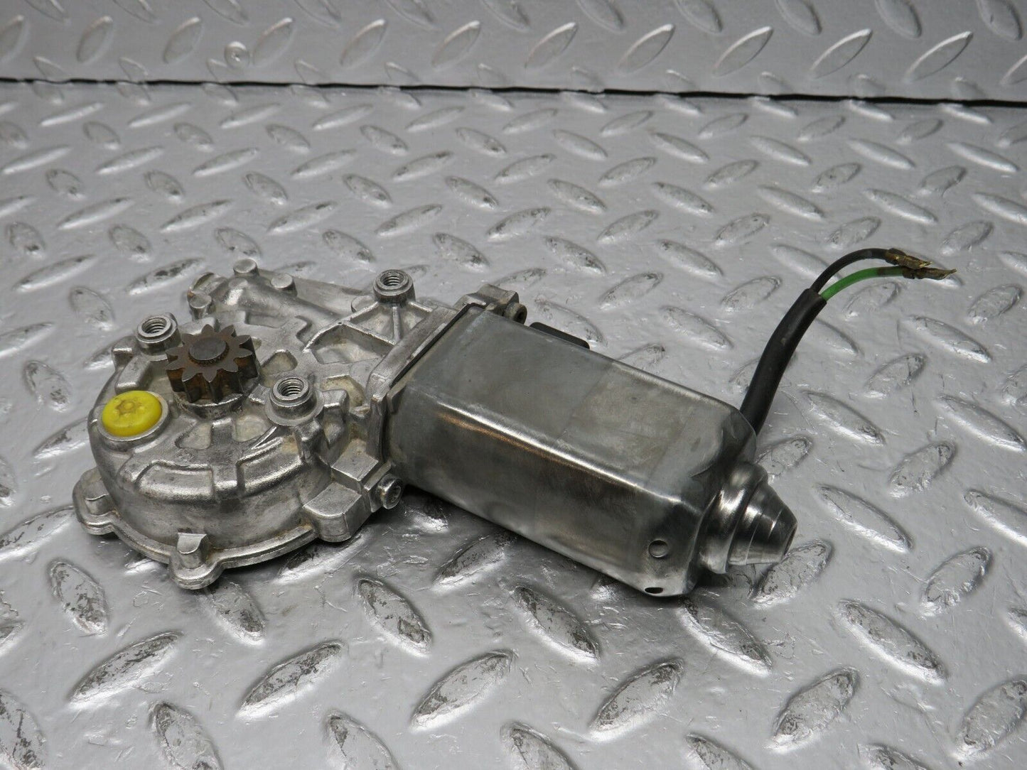 31196 Mercedes-Benz S124 220TE Window Regulator Motor Right Bosch 0130821285