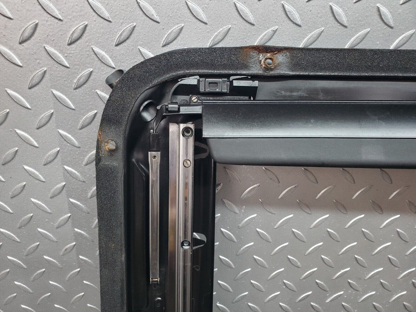 44885 Mercedes-Benz W124 220E Power Sunroof Frame