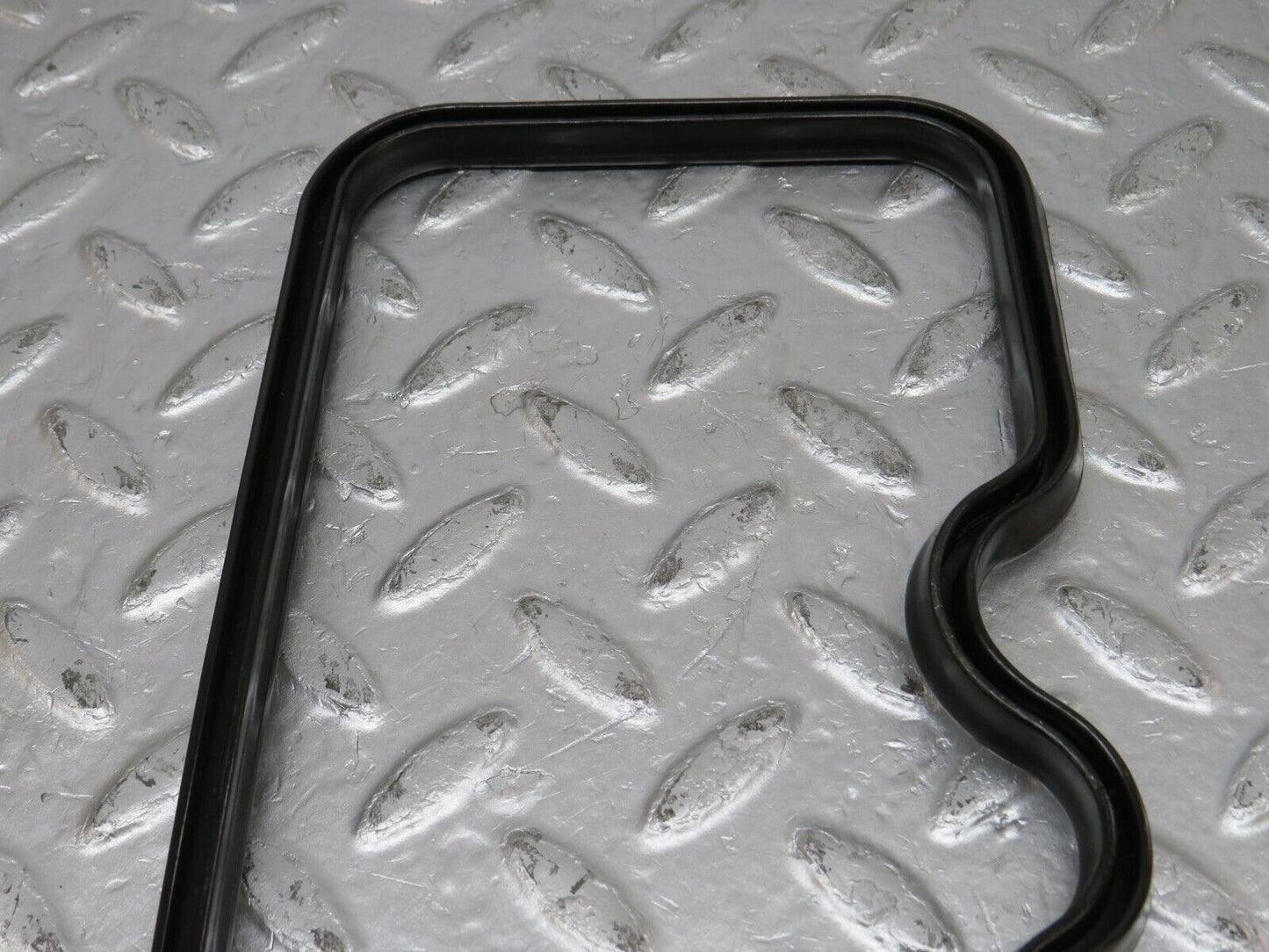 34527 Mercedes-Benz C126 380SEC Coupe Valve Cover Gasket Right