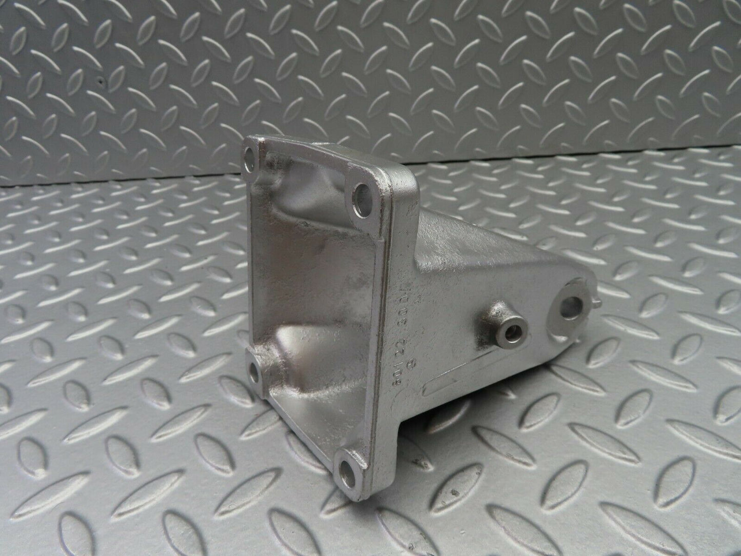 6794 Mercedes-Benz S124 E220 Wagon Engine Mount Bracket Right