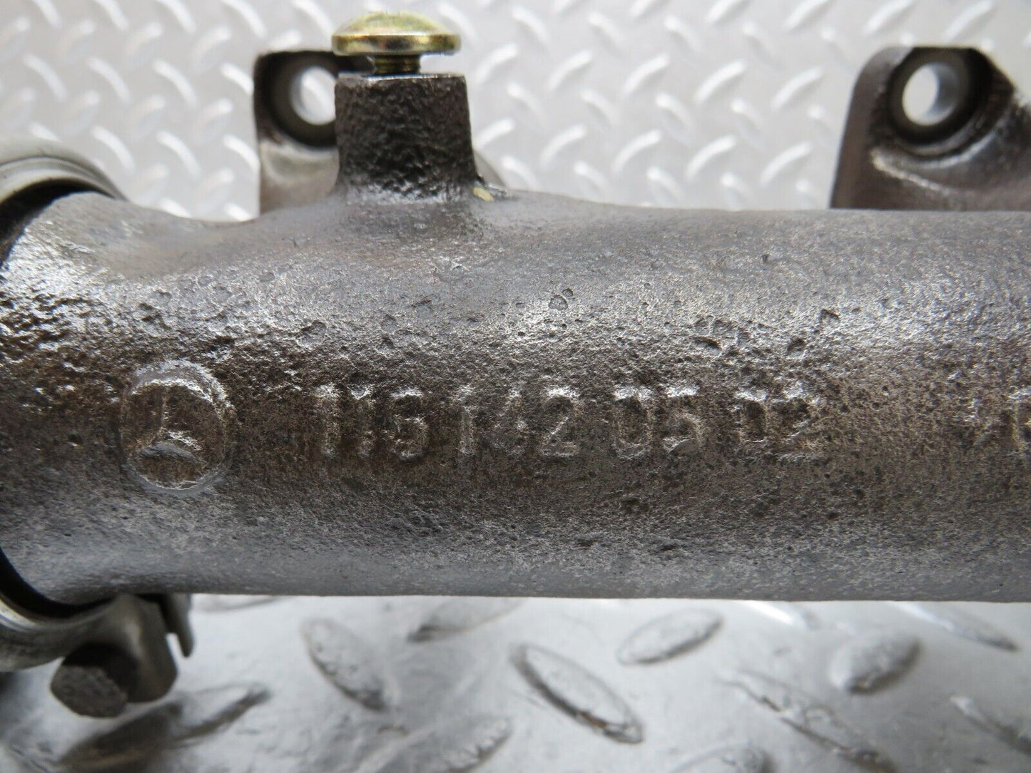 34637 Mercedes-Benz C126 380SEC Exhaust Manifold Left 1161420502 1161420802