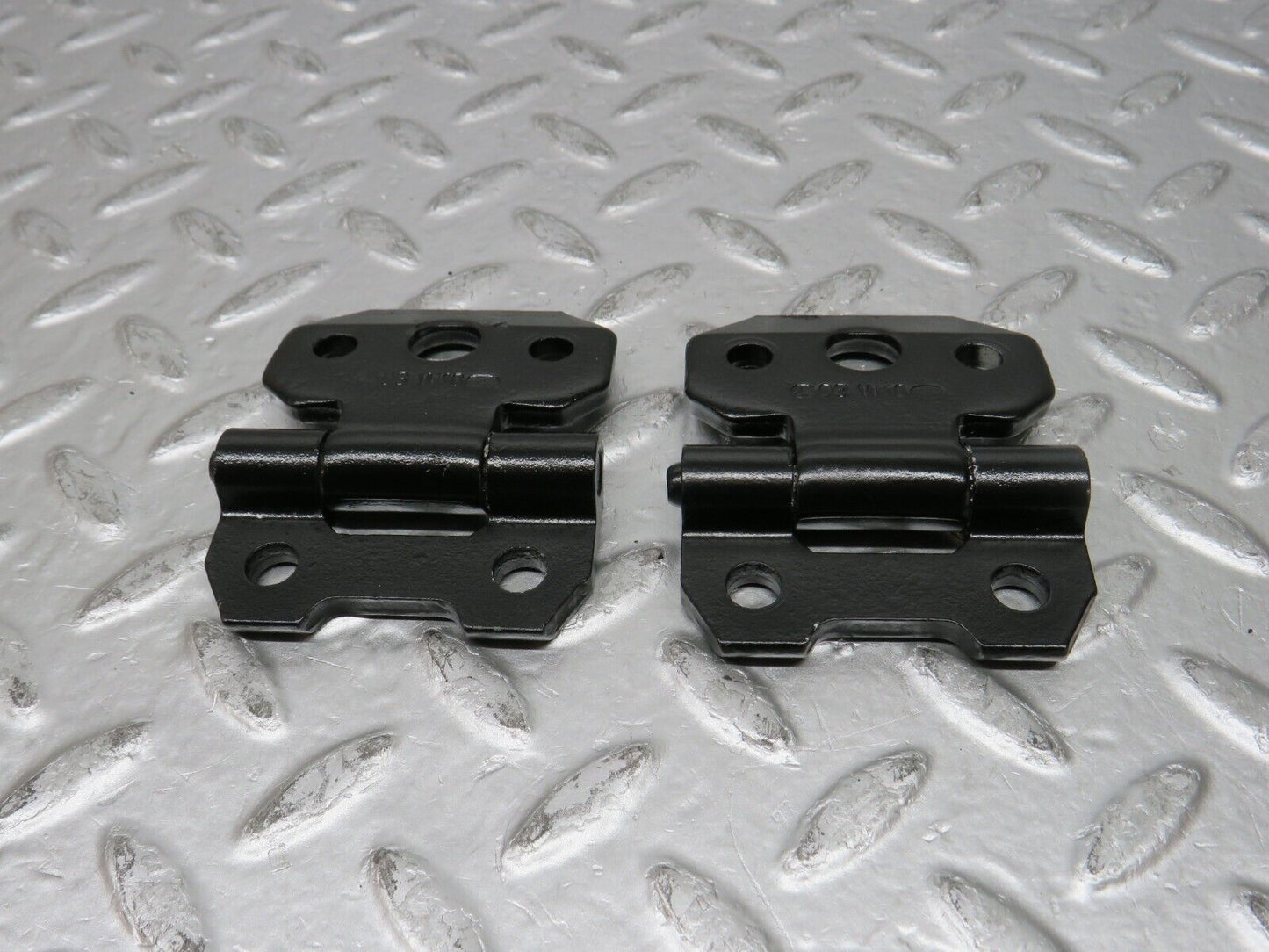 31785 Mercedes-Benz W201 190LE 1.8L Left Door Hinge Pair