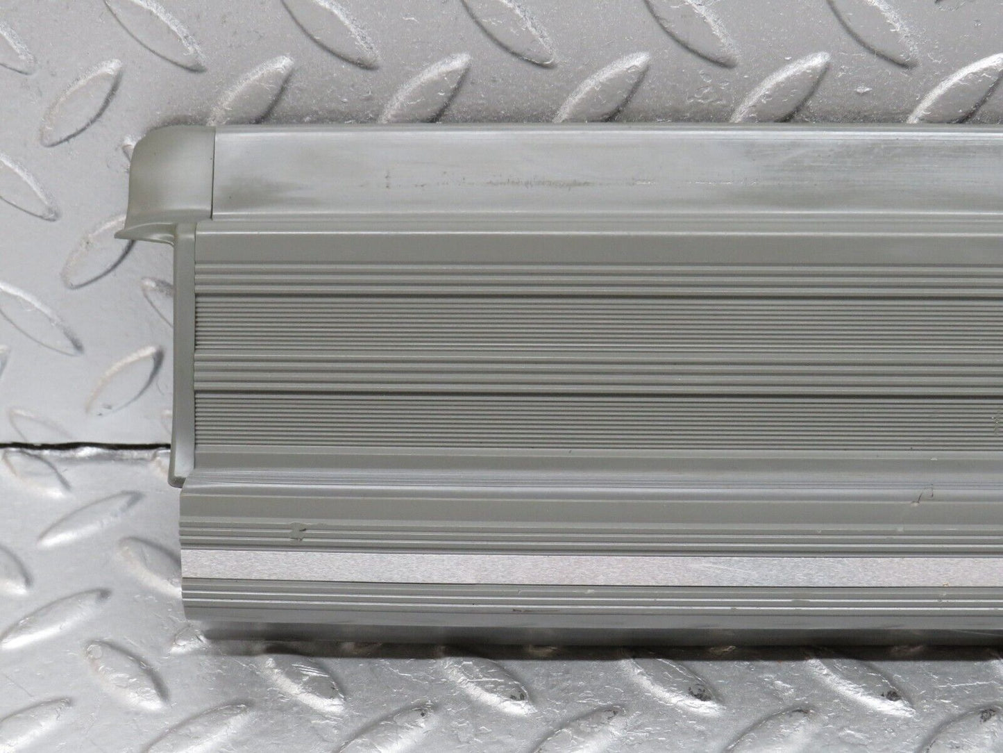 35992 Mercedes-Benz W126 420SE Rear Left Door Sill Trim Grey