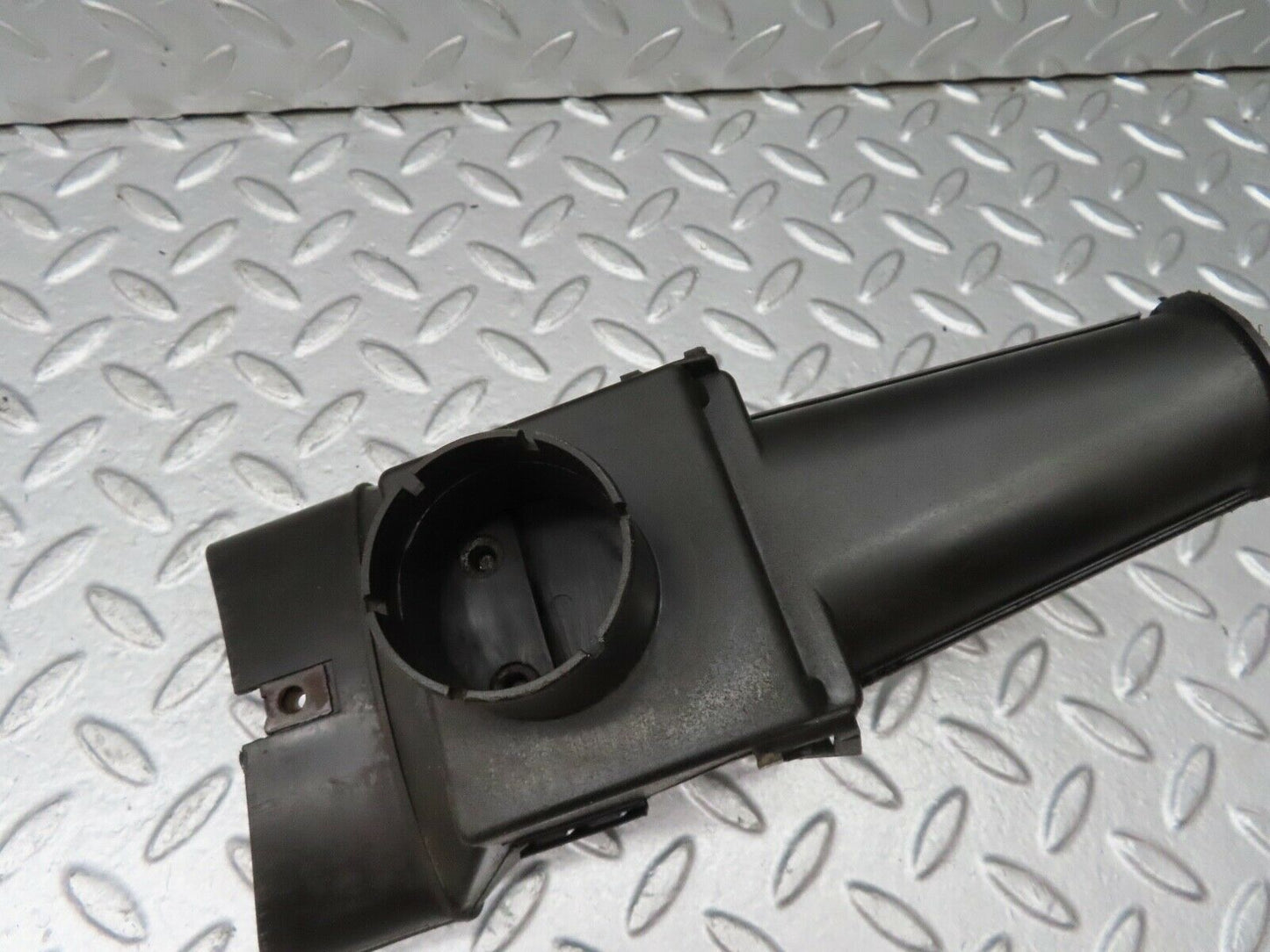 18190 Mercedes-Benz W123 200 Air Filter House Air Intake Valve