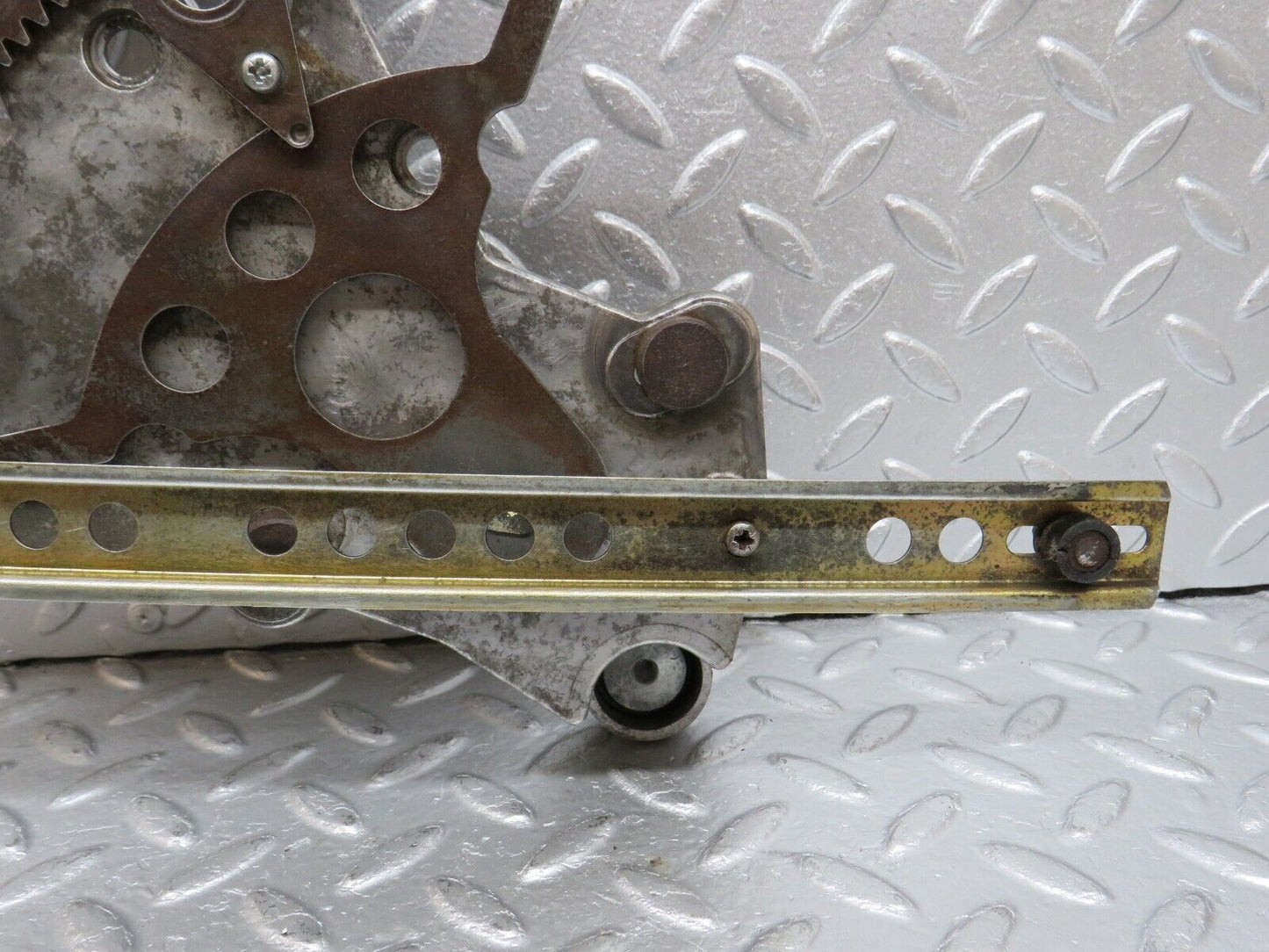34299 Mercedes-Benz C126 380SEC Coupe Rear Left Power Window Regulator