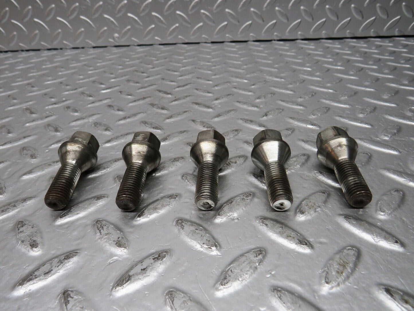 31864 Mercedes-Benz 5x Alloy Wheel Lug Bolt M12x1.5