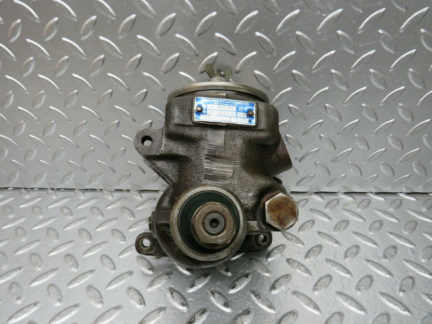 23306 Mercedes-Benz W116 350SE Power Steering Pump 1164601880