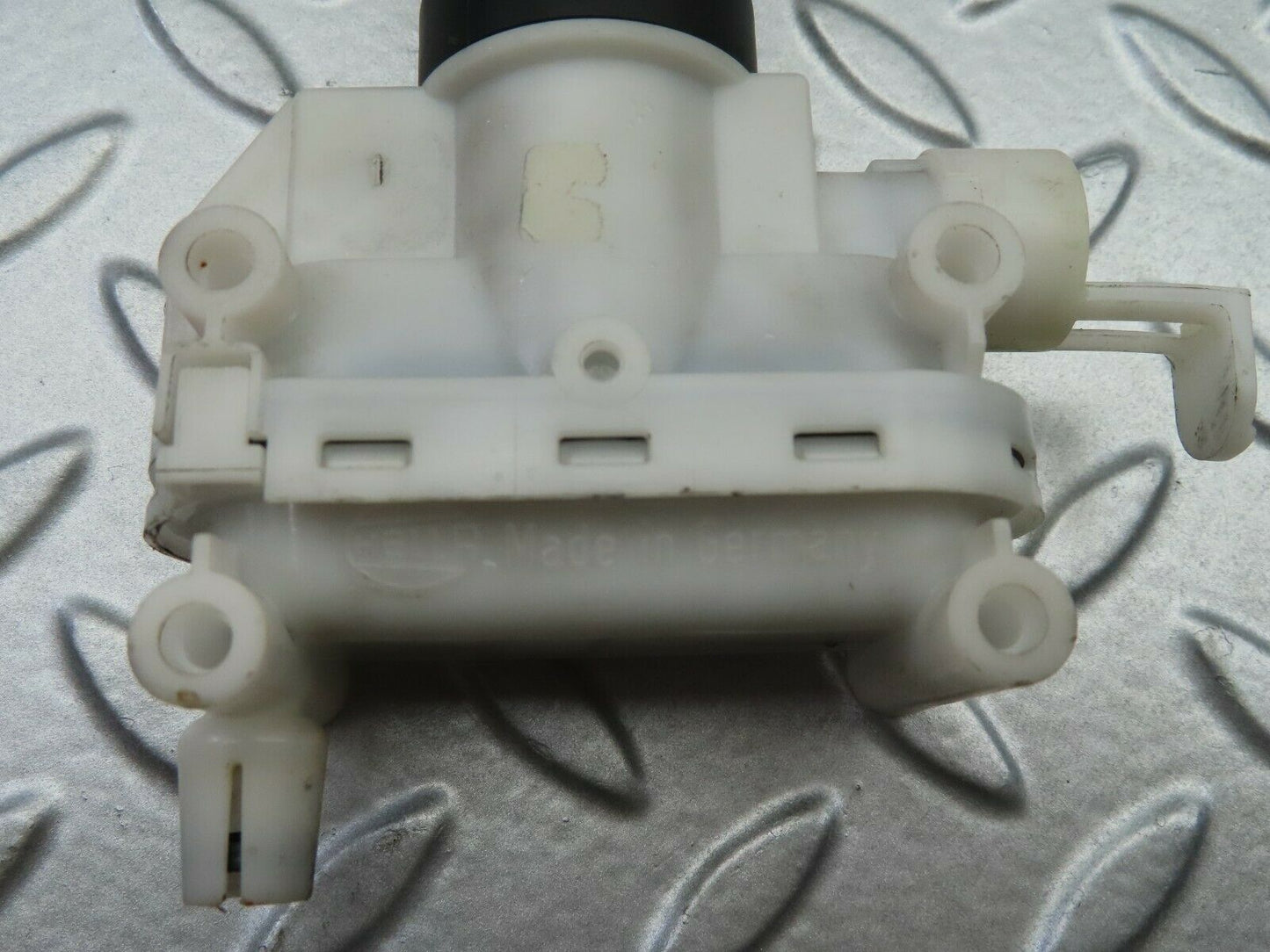 6577 Mercedes-Benz S124 E220 Wagon Door Lock Vacuum Actuator Front Right