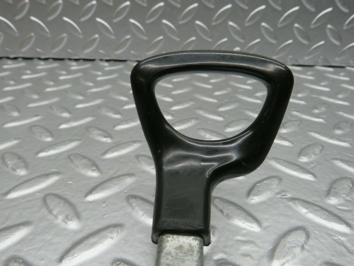 22304 Mercedes-Benz S123 280TE Wagon Front Right Adjusting Handle