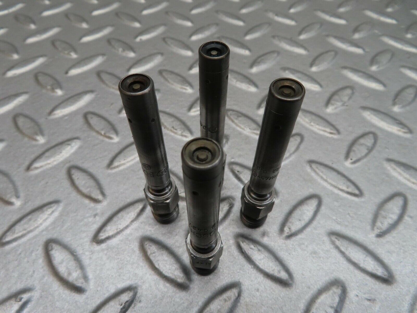 14401 Mercedes-Benz W116 350SE 4x Fuel Injectors Bosch  0437502010