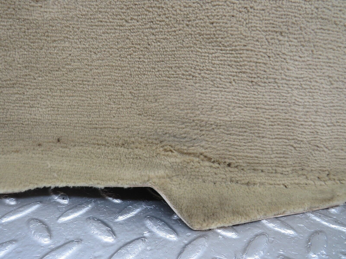 34156 Mercedes-Benz W124 260E Centre Console Carpet Right Side Beige